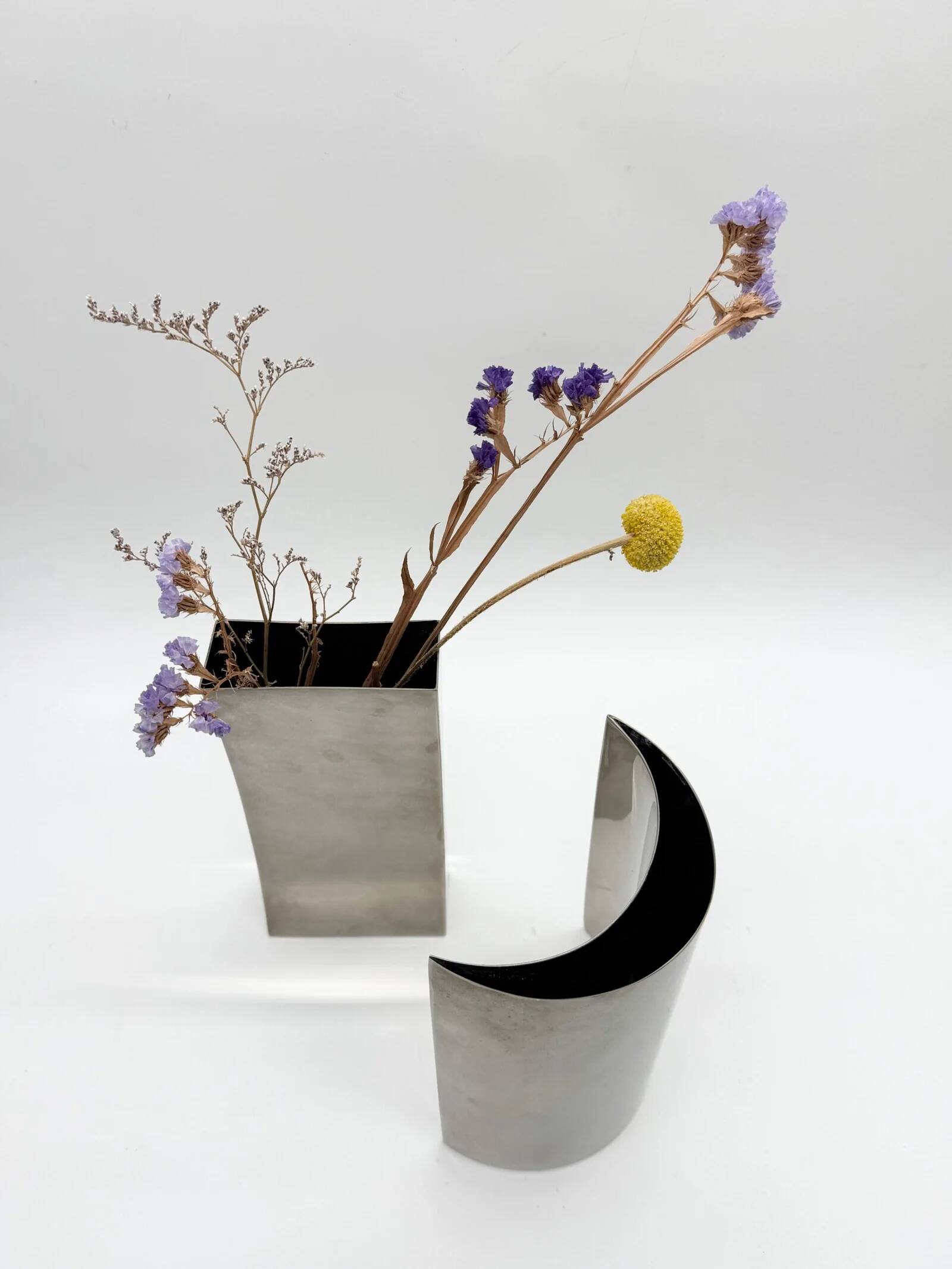 Paire de vases sculpturaux en aluminium, 1980s