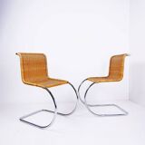 Paire de chaises cantilever en chrome et osier Style Mies Van der Roye