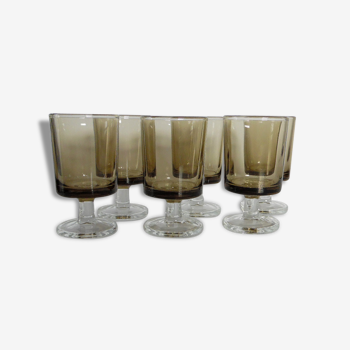 Lot 6 liqueur glasses.