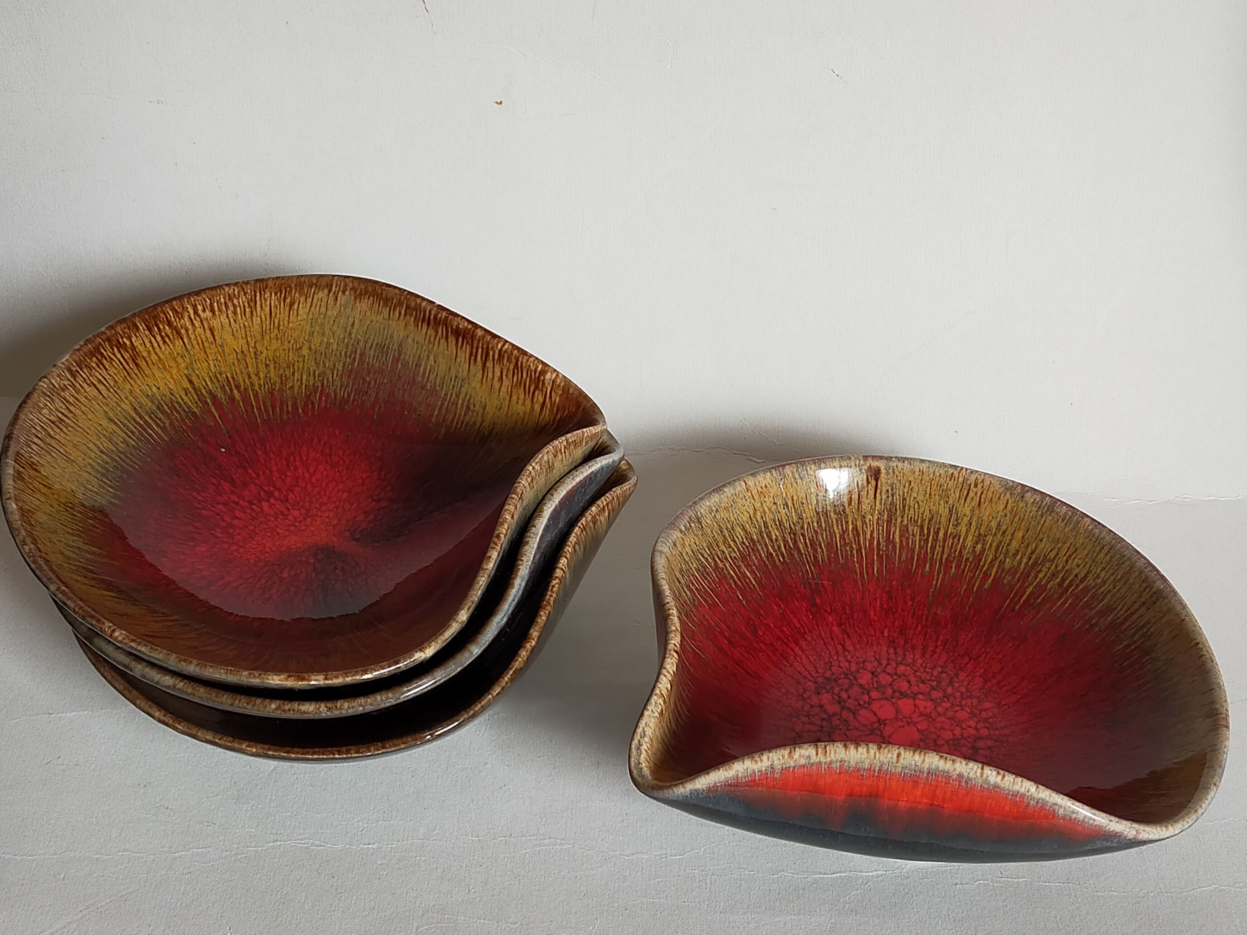 Four bowls free-form cups with French metal enamel