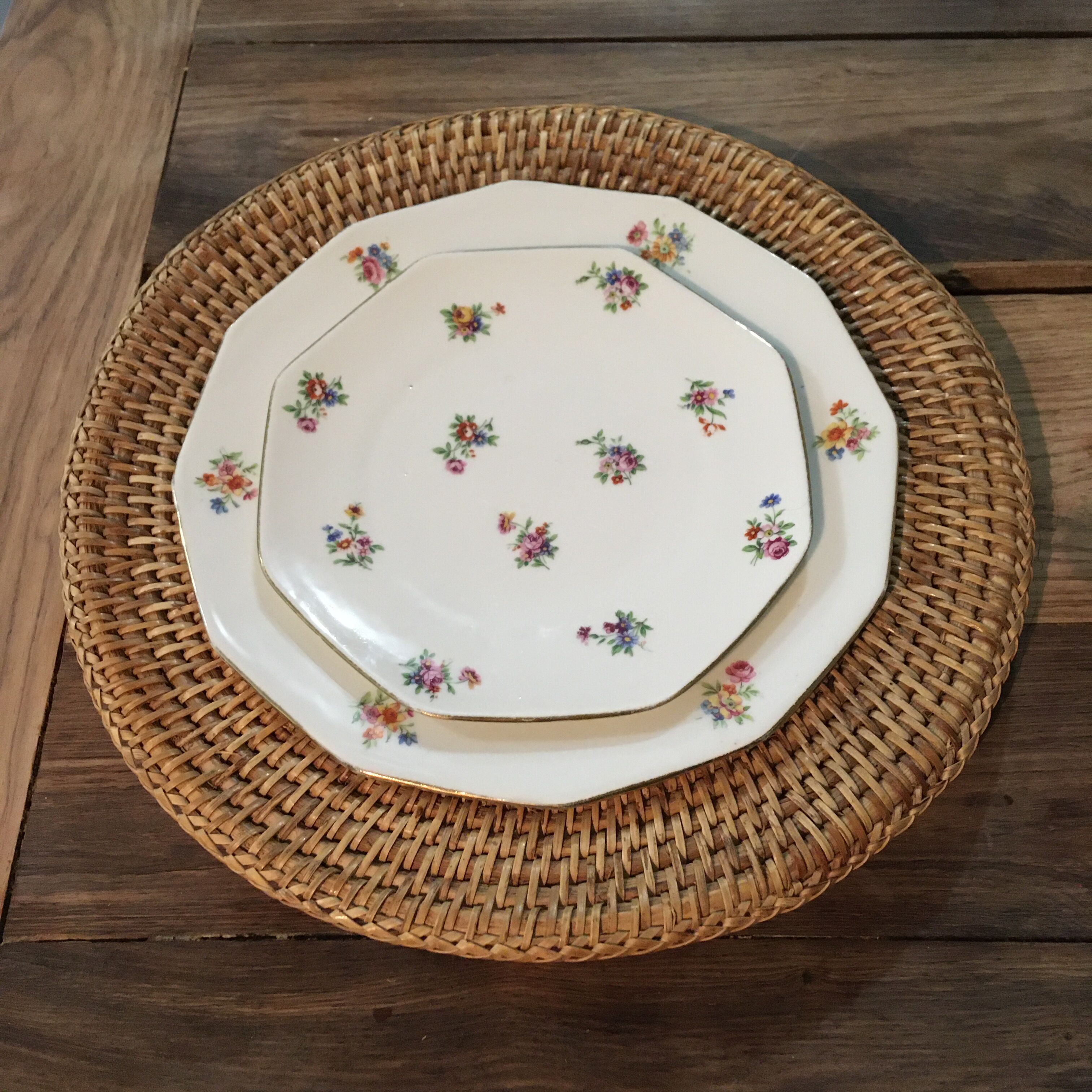 Lot of 6 rattan plates