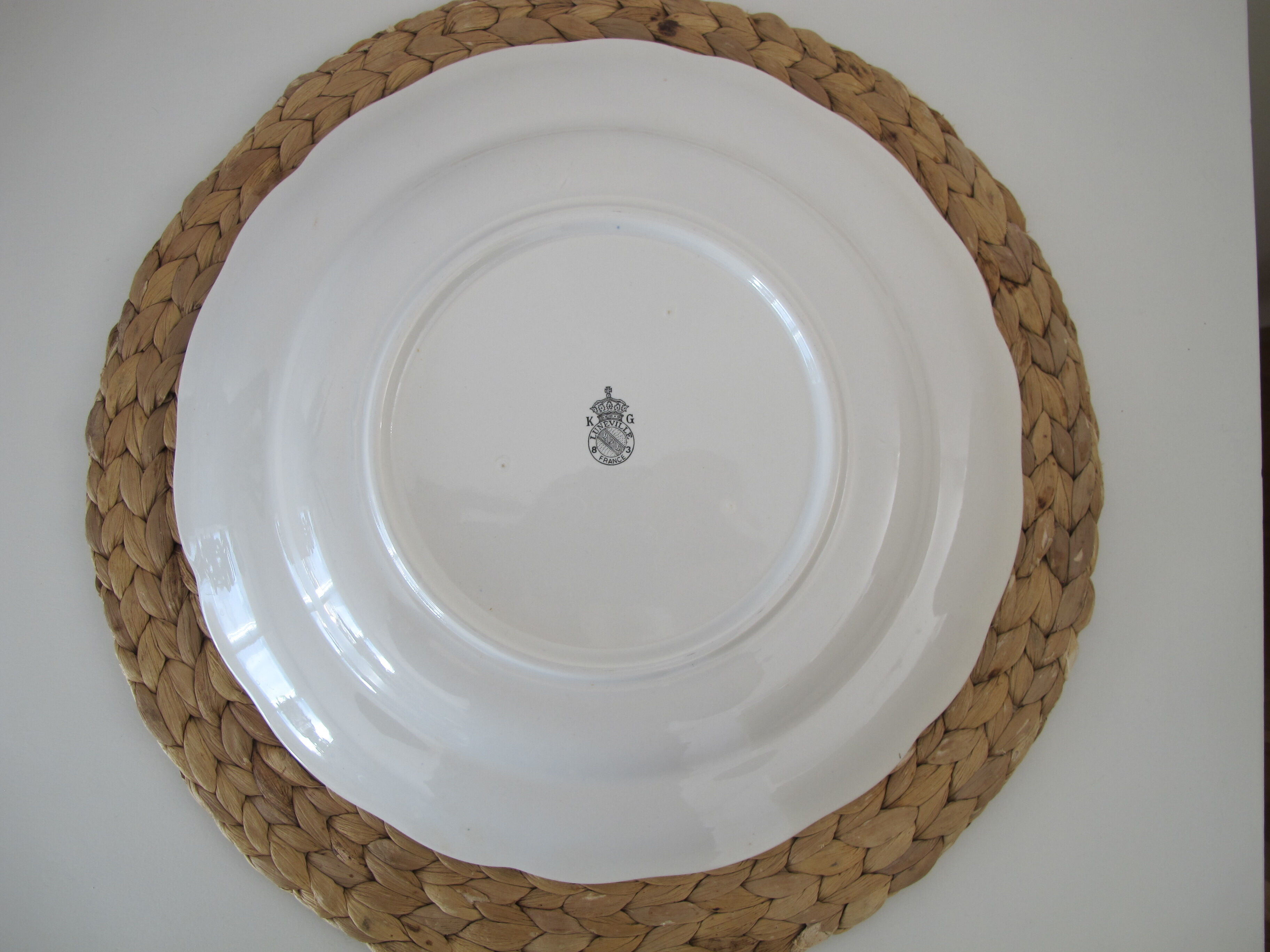 Large ancient plate in Lunéville earthenware