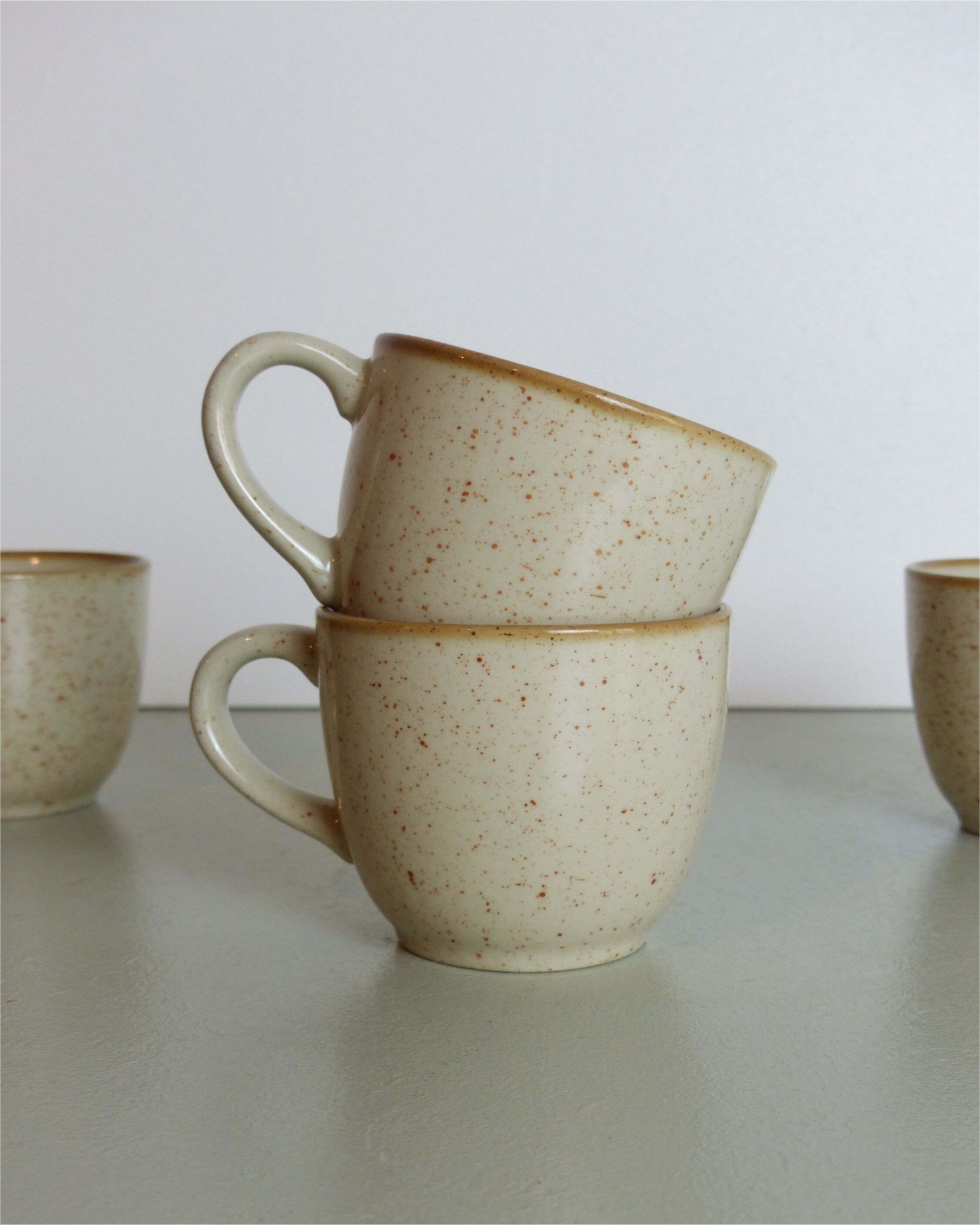 Set of 4 cups in beige speckled stoneware
