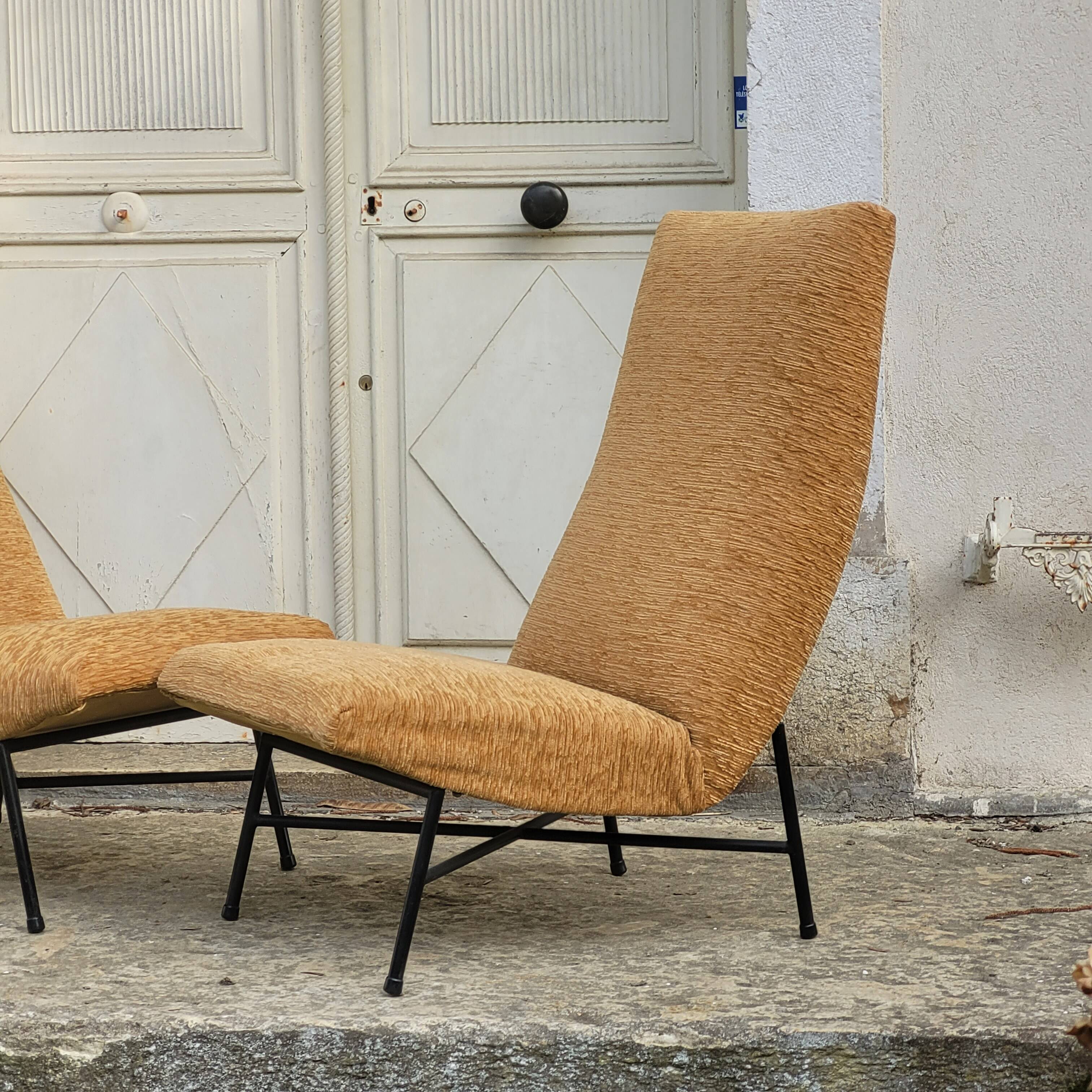 Paire de fauteuils de Geneviève Dangles édition Burov.