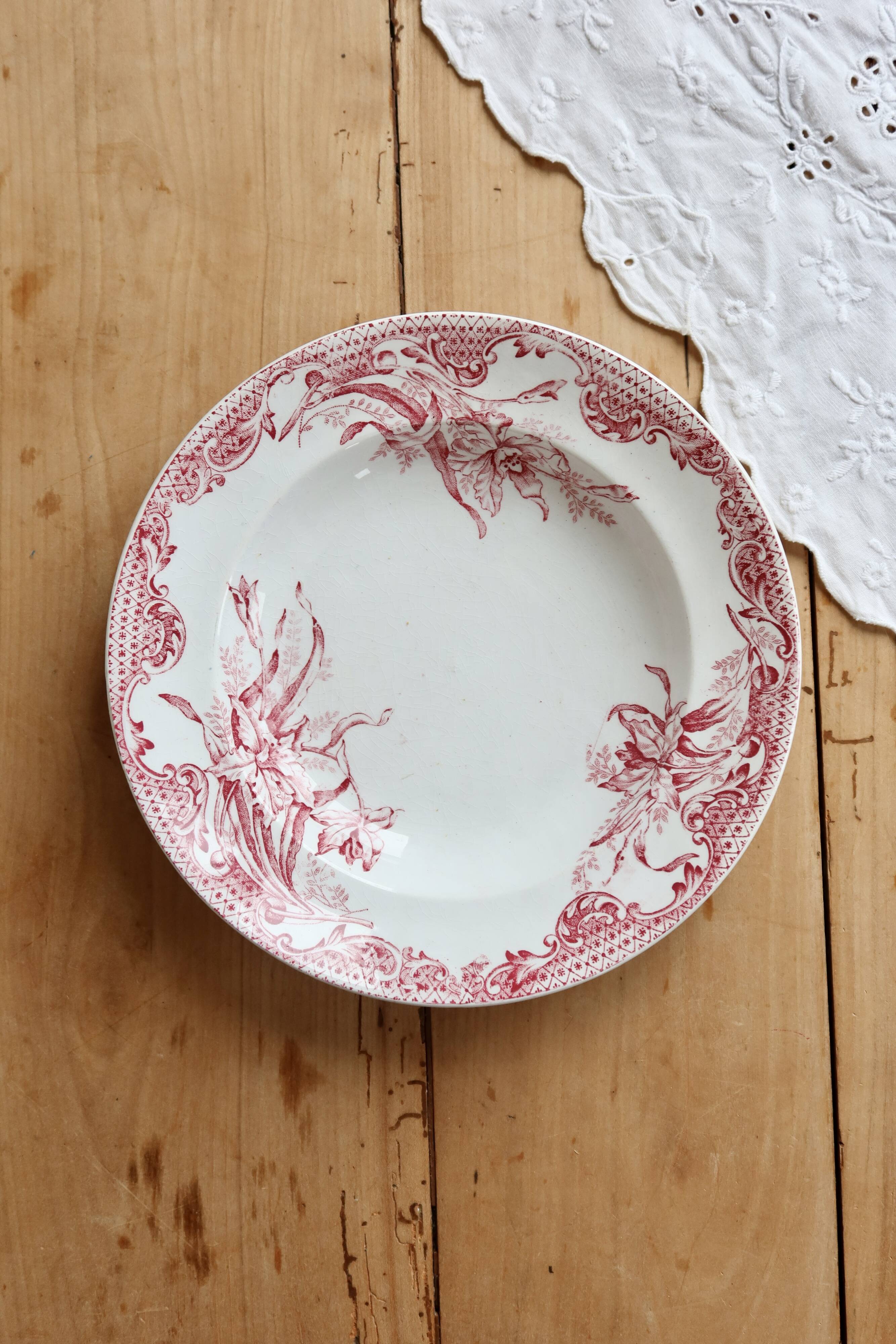 Red iron clay deep plate Saint Amandinoise iris model