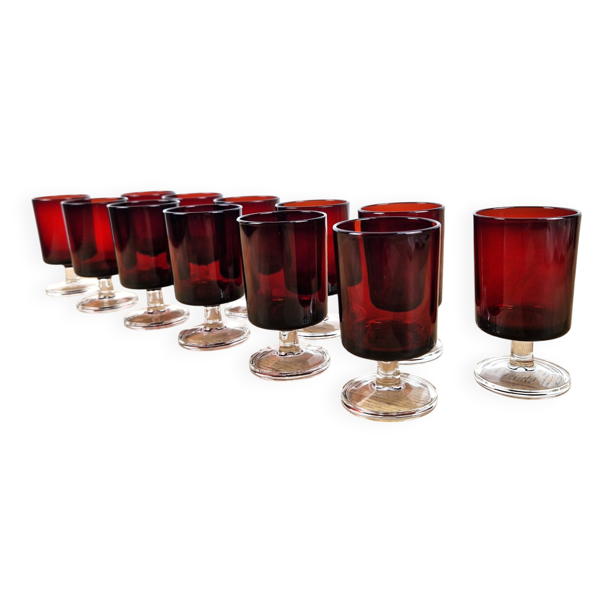 12 vintage Luminarc glasses in ruby red.