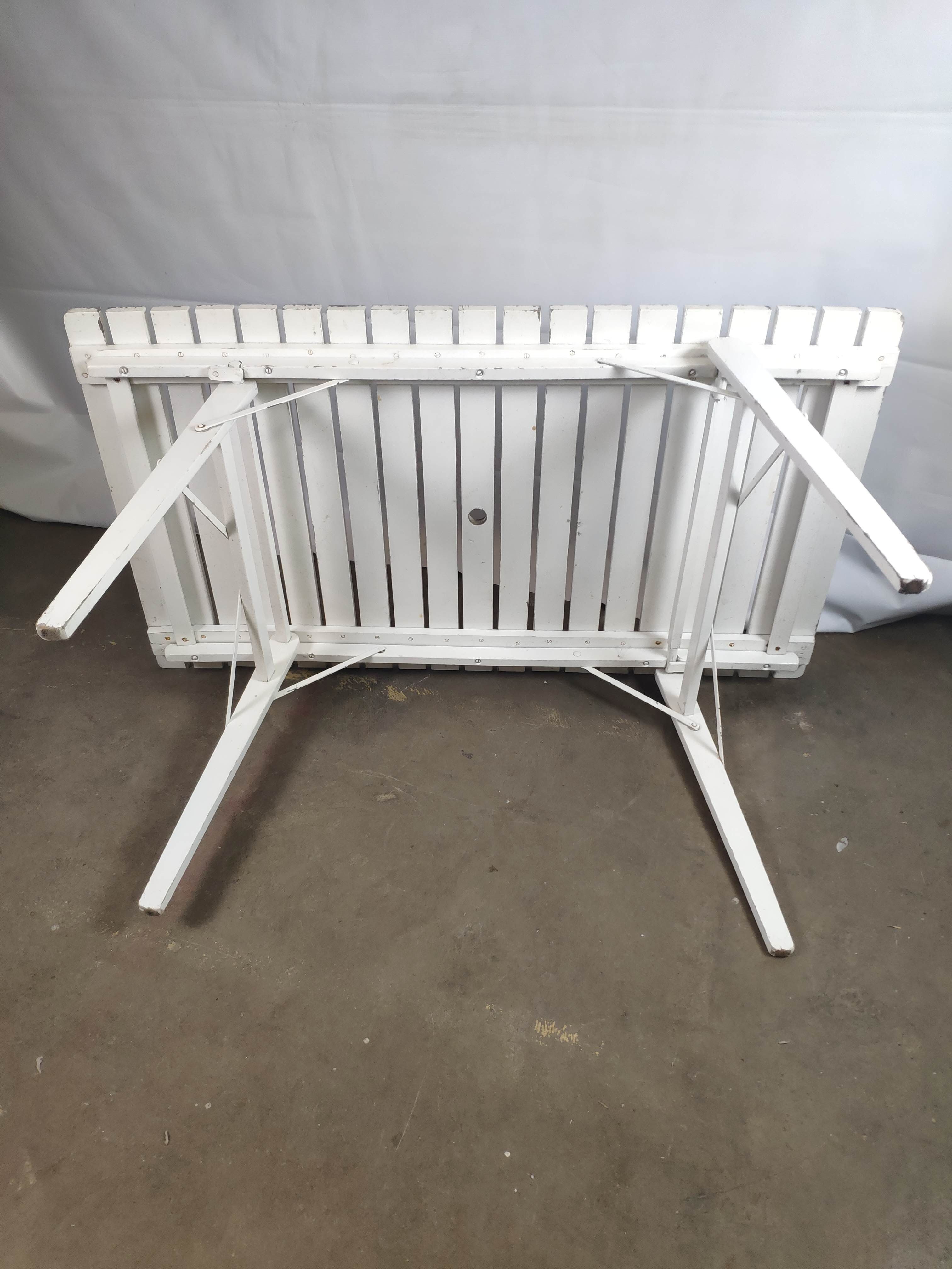 Table de jardin pliante blanche vintage en bois