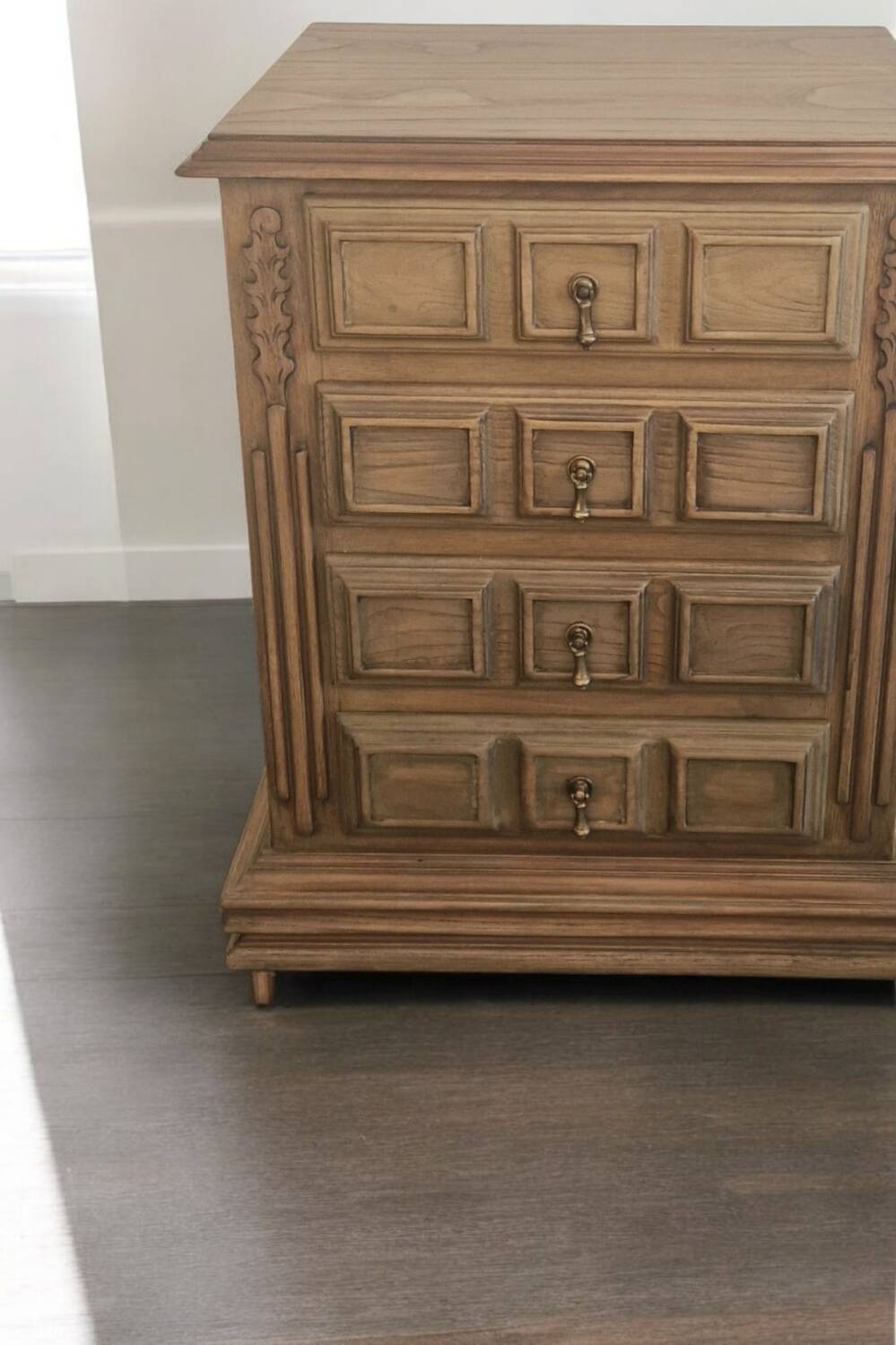 Meuble d'appoint en bois chêne et pin - Époque milieu XXÈME