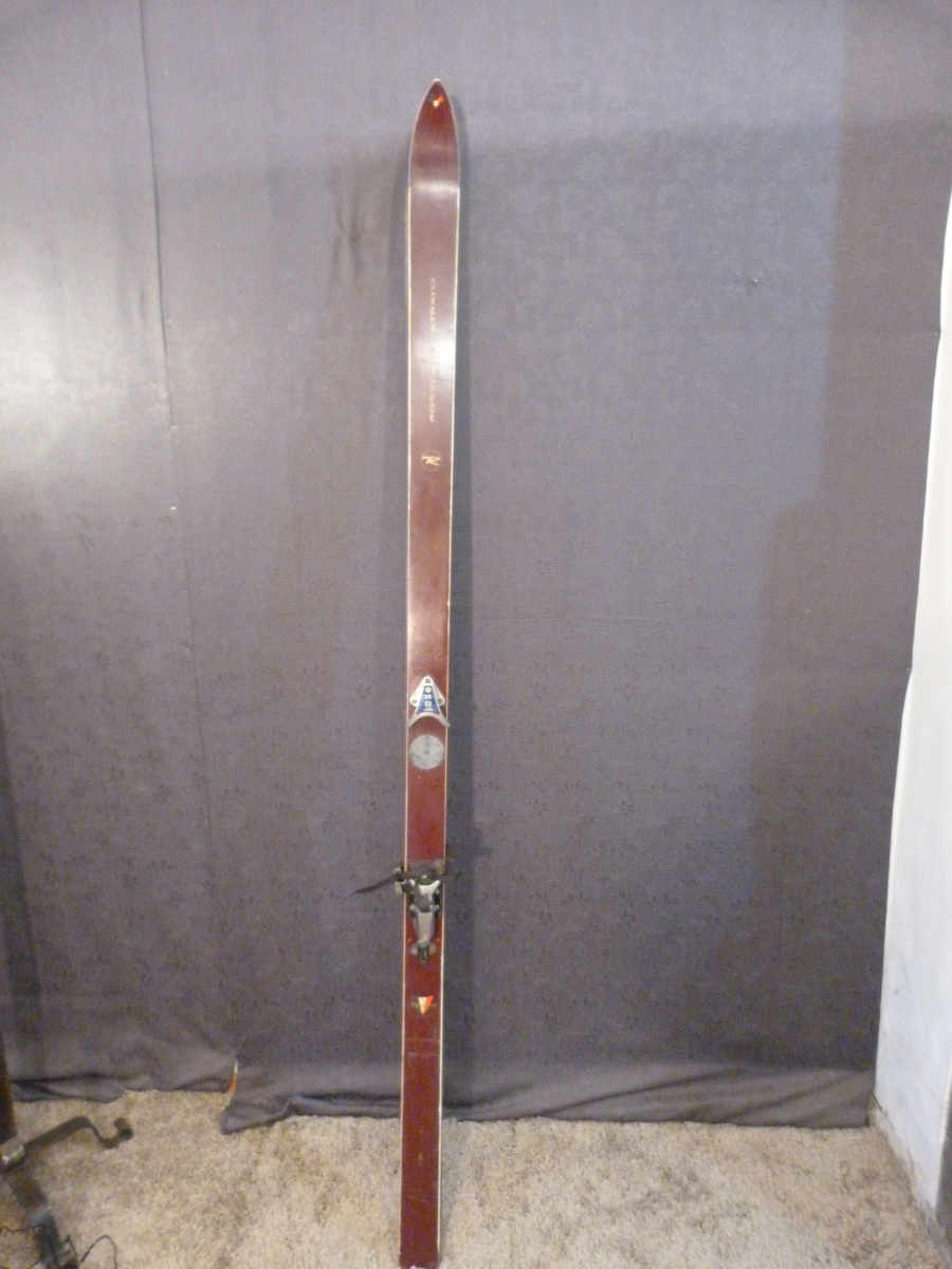 Vintage pair of ski team France