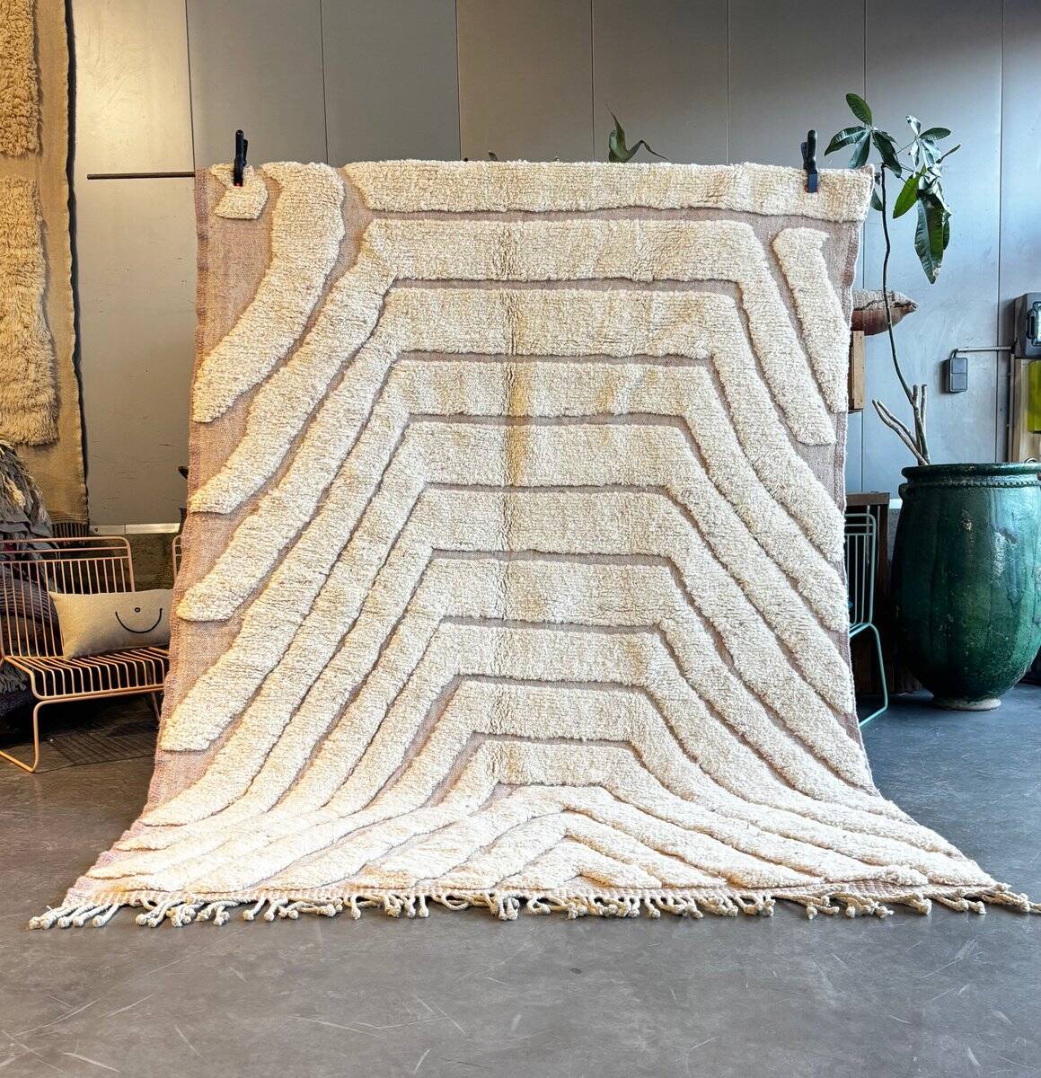 New white Moroccan Berber rug Beni Ouarain in wool.