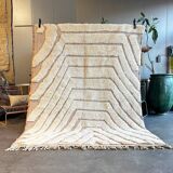 New white Moroccan Berber rug Beni Ouarain in wool.