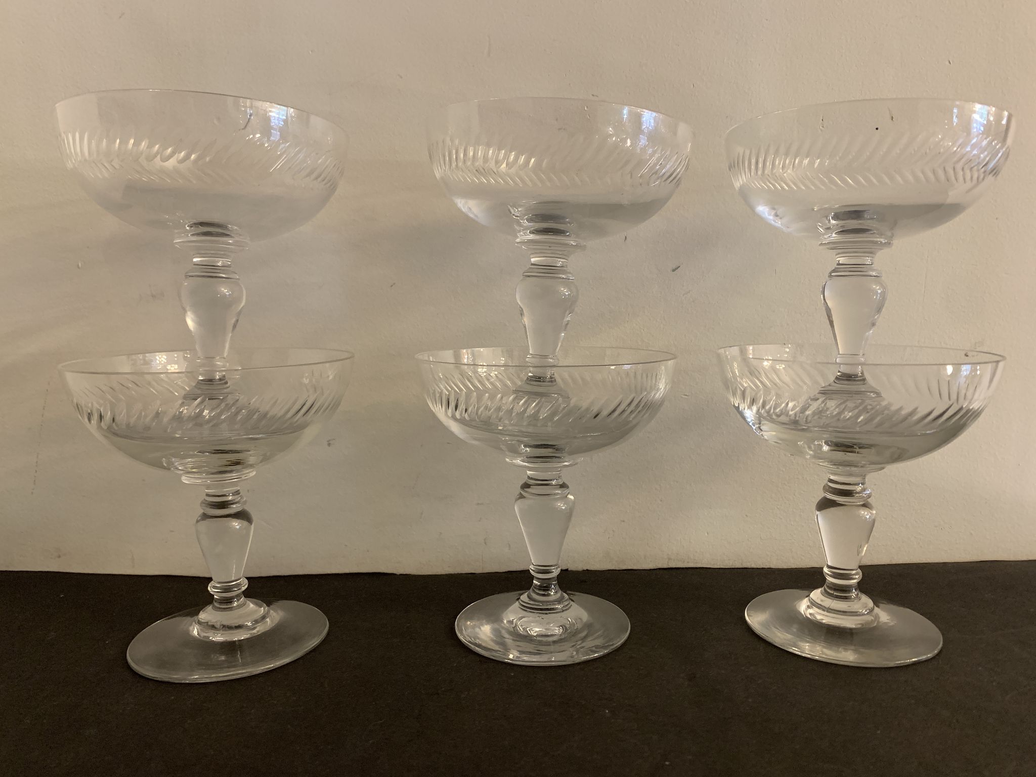 6 coupes à champagne anciennes en cristallin soufflé