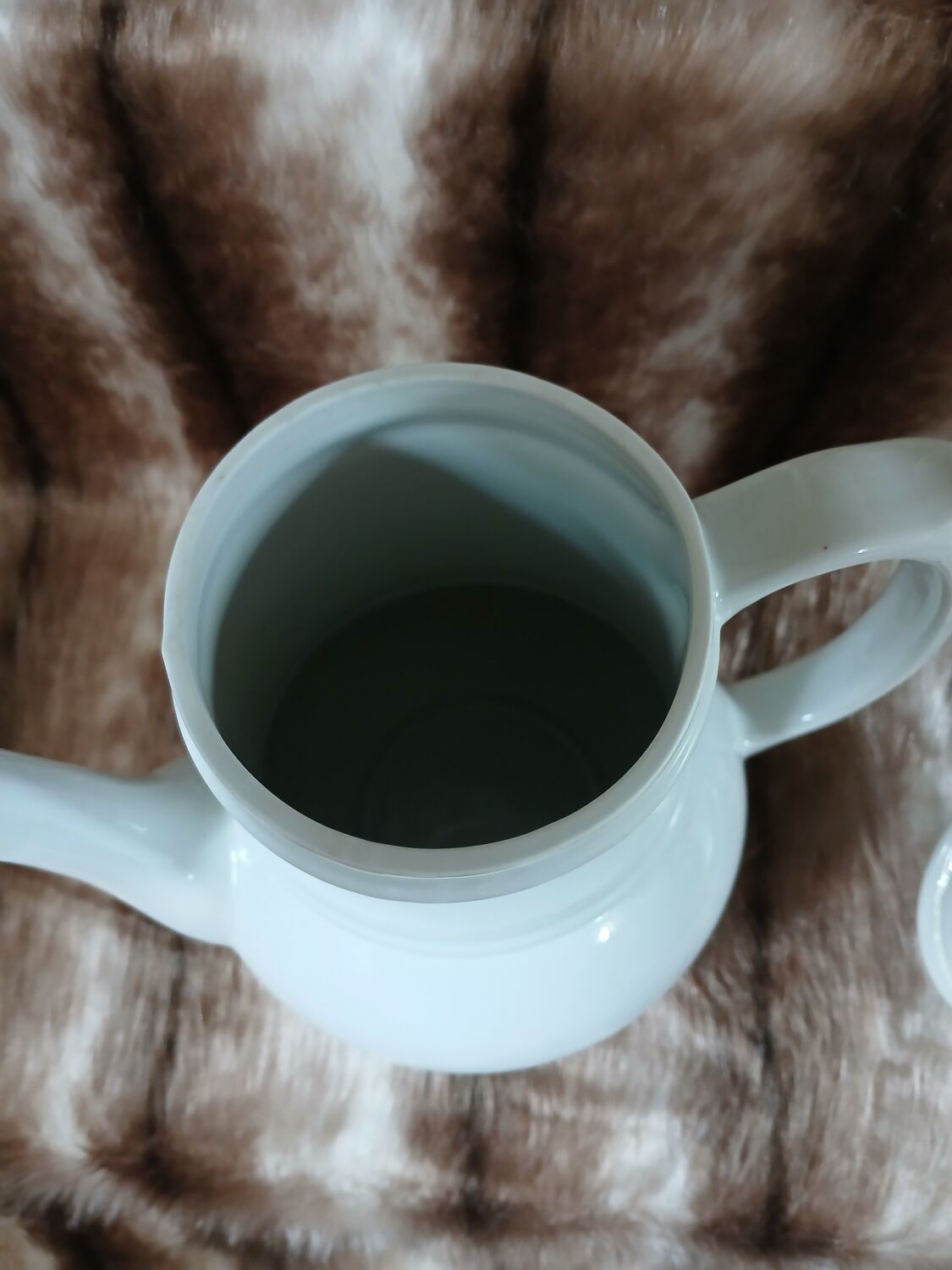 White ceramic coffee pot