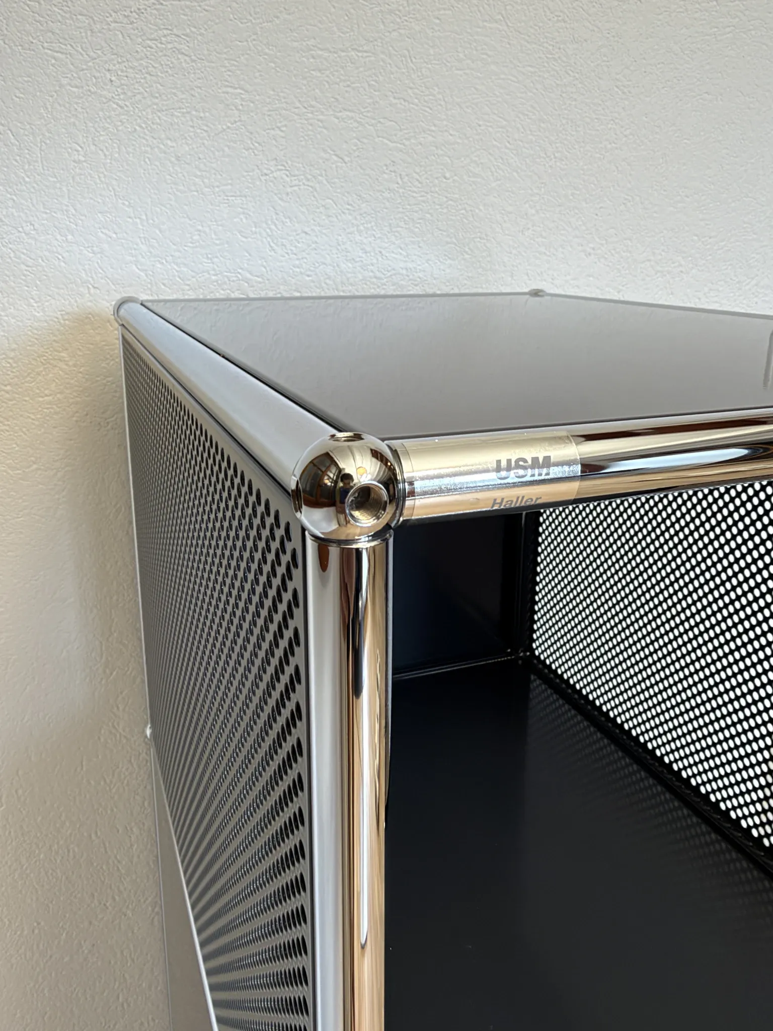 USM Haller Column in Anthracite Grey