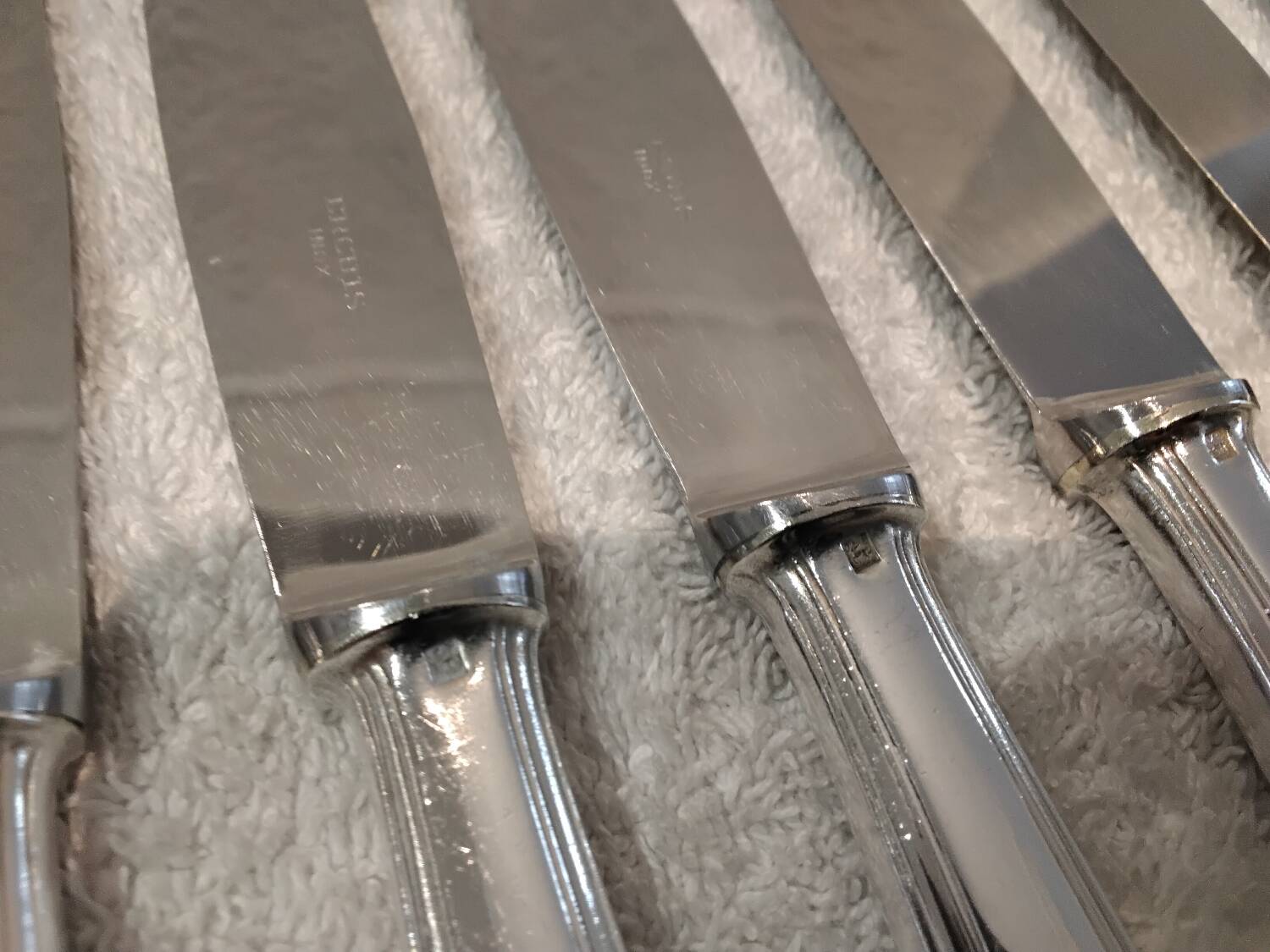 12 silver-plated table knives by Ercuis, Senlis pattern, 24.7cm