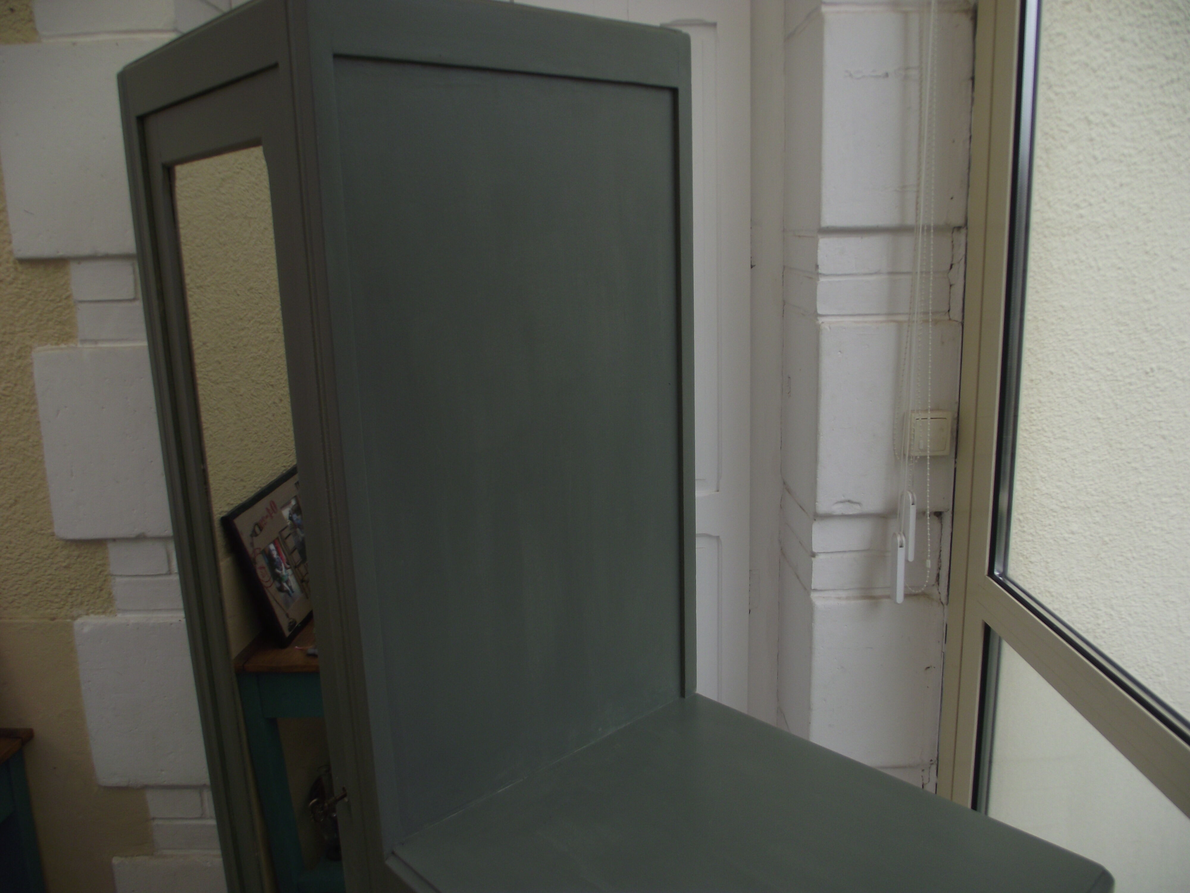 Asymmetrical cabinet from the 50s