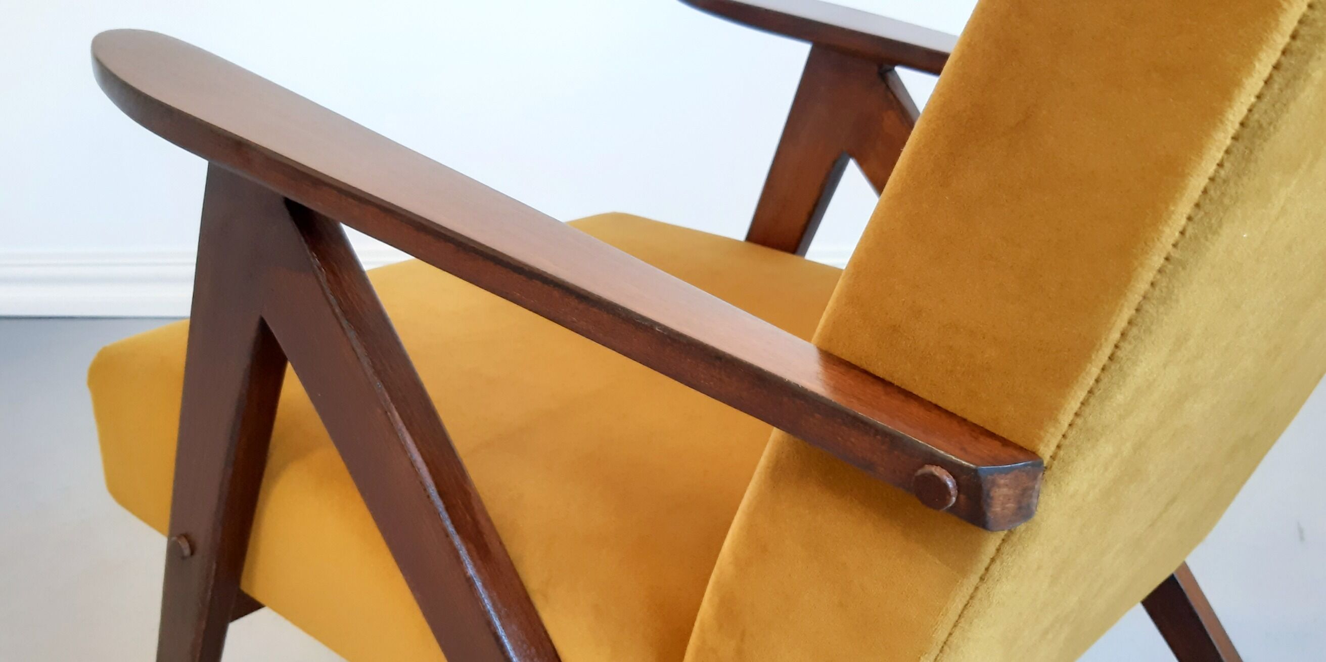 Mid century easy armchairs model B310 Var in velvet