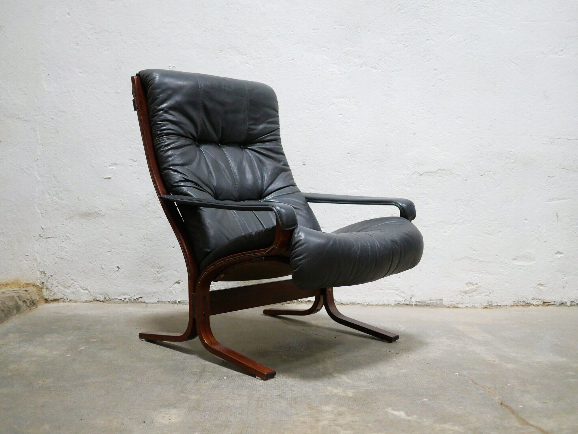 Siesta Scandinavian armchair in black leather by Ingmar Relling for Westnofa editions