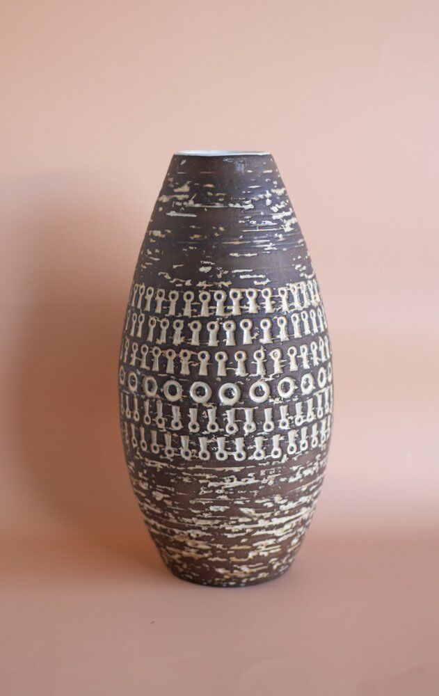 Brutalist Scandinavian modernist ceramic vase by Mari Simmulson for Upsala Ekeby, Sweden, 1970s.