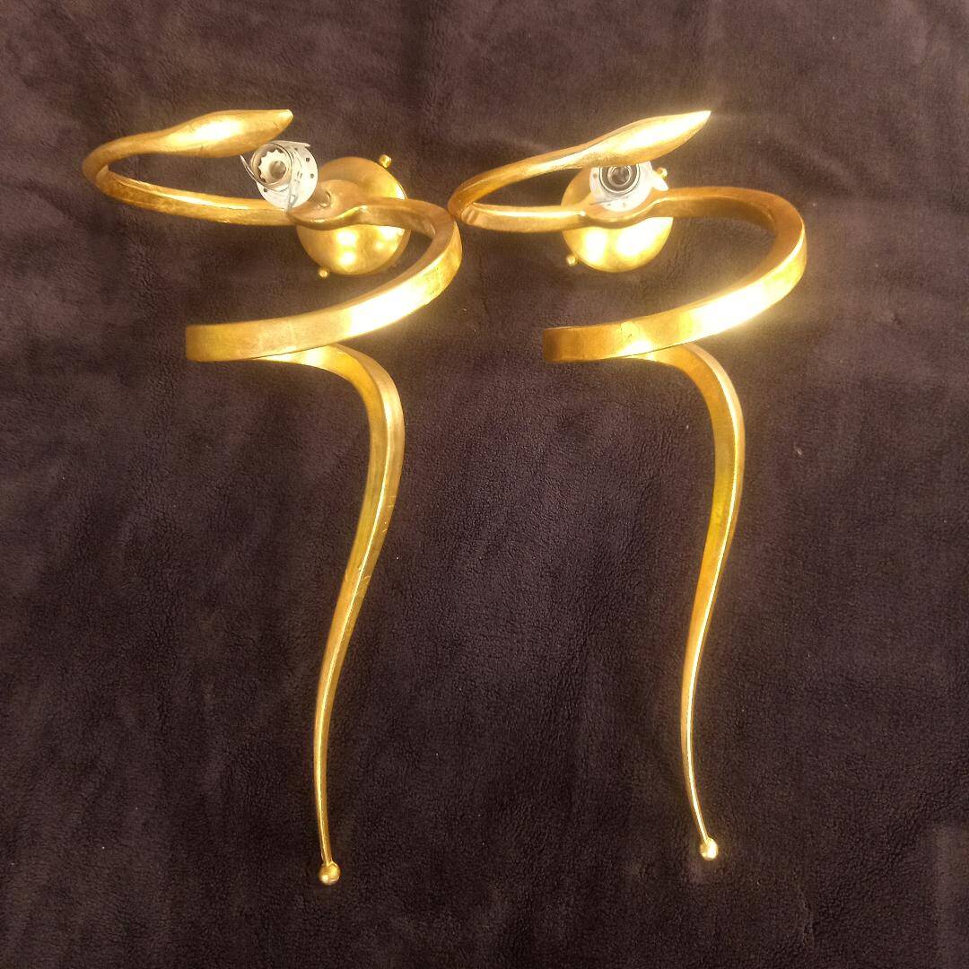 Pair of serpent "teo" lamp wall lights in gold aluminum, enzo ciampalini - 1970s