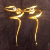 Pair of serpent "teo" lamp wall lights in gold aluminum, enzo ciampalini - 1970s