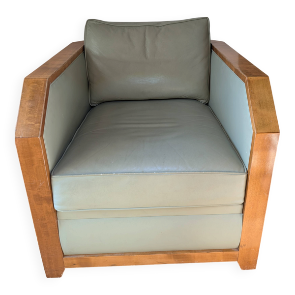 Fauteuil vintage Hugues Chevalier Paris — Cuir vert amande & Bois