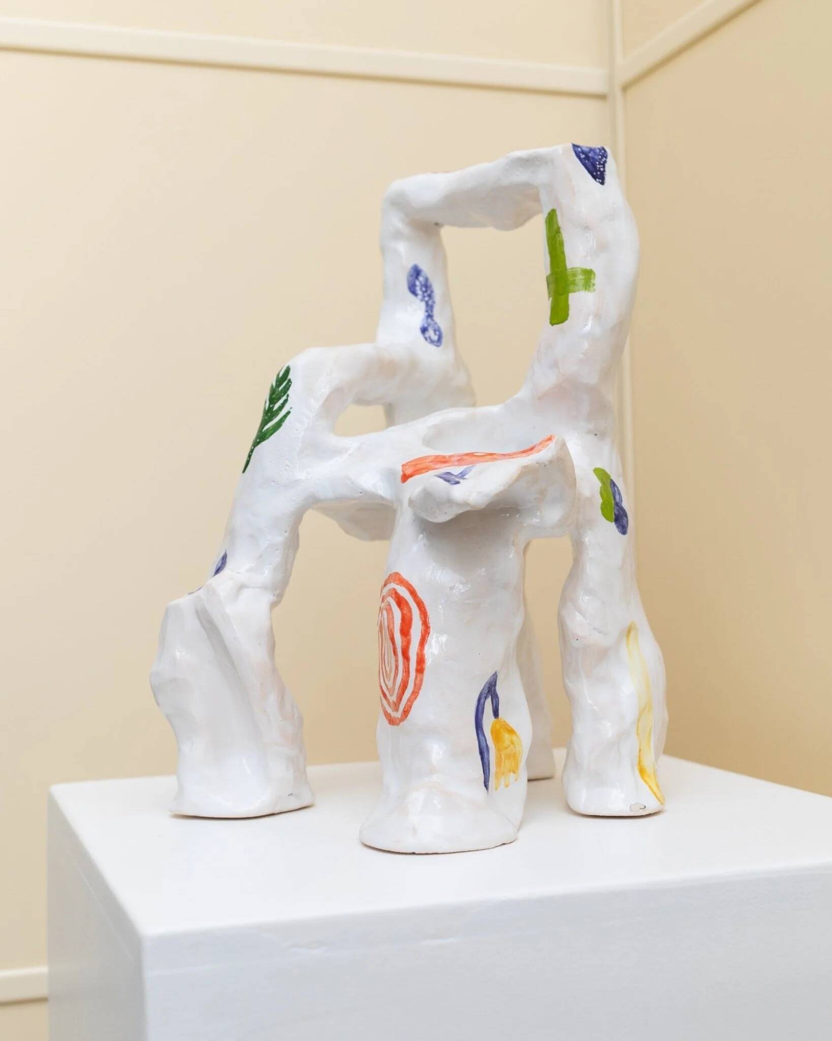 White glazed ceramic sculpture by Paul Wille Jacobs – Modern abstract form with painted color accents