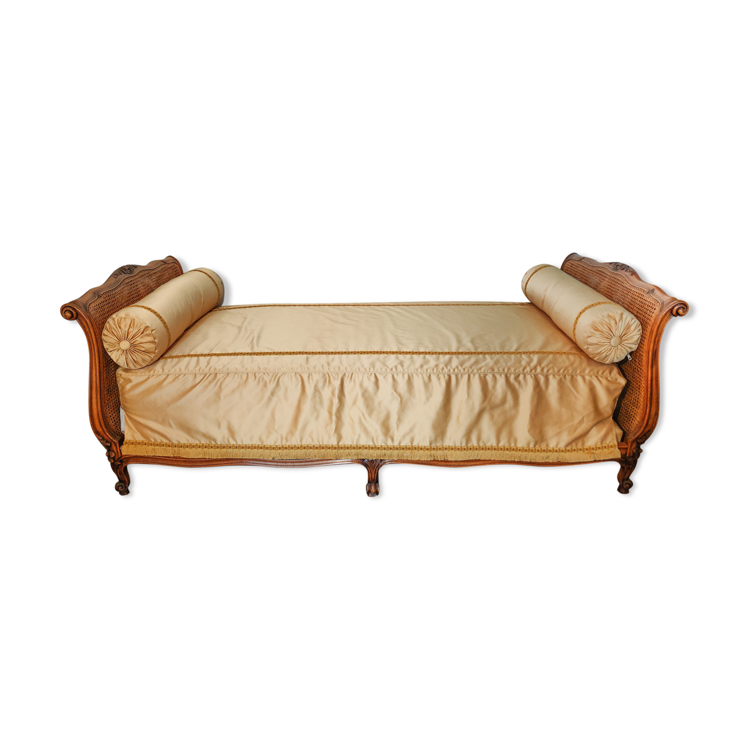 Louis XV bed in cannage