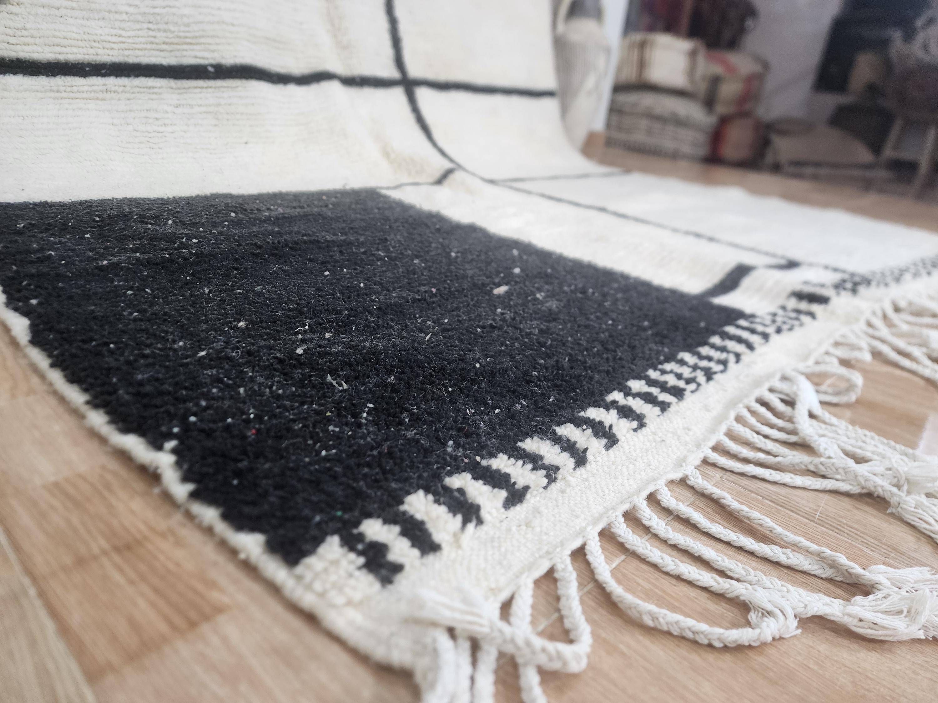 Unique handmade Berber rug 2.5x1.5 m