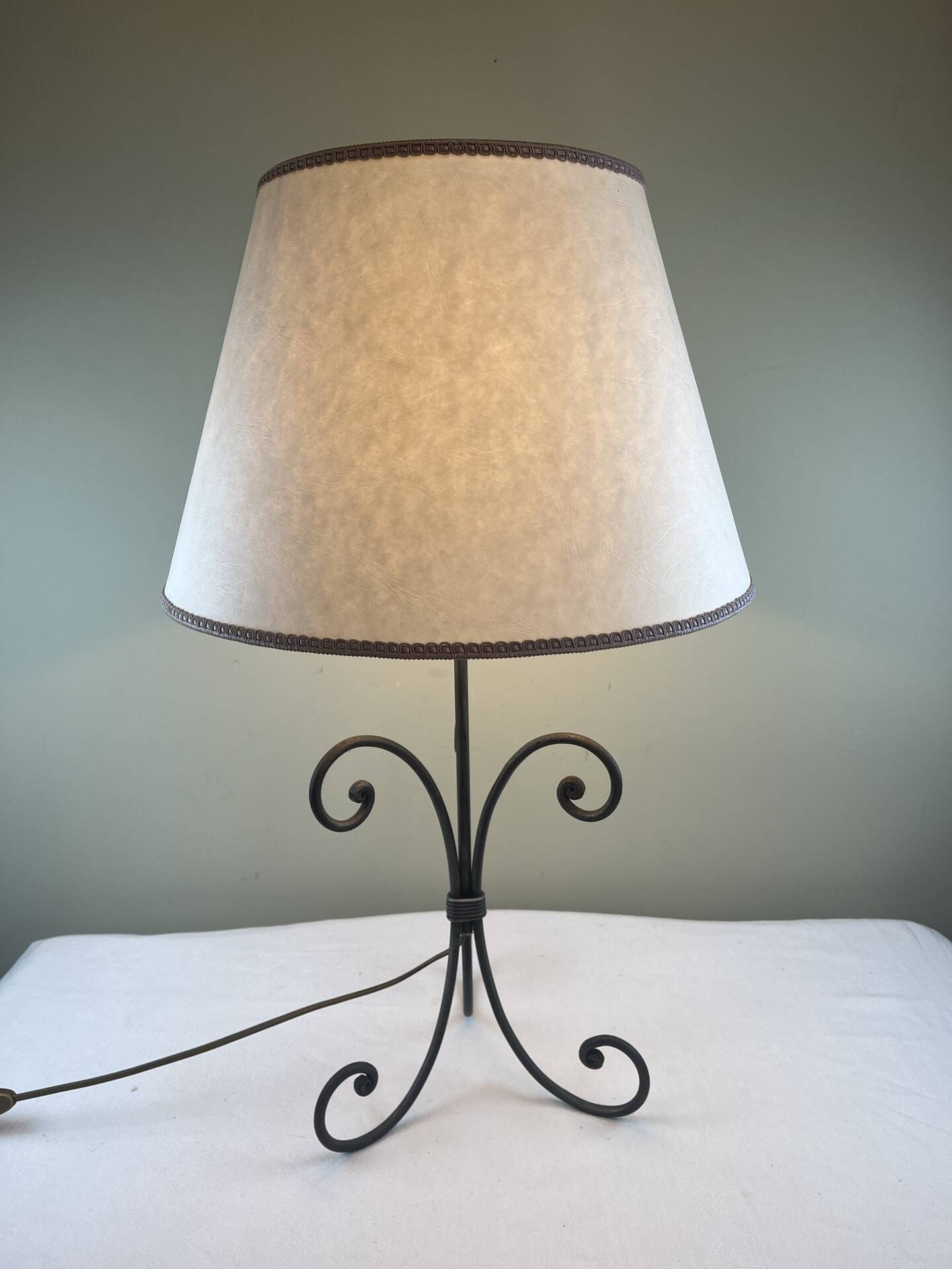 Large ambient lamp