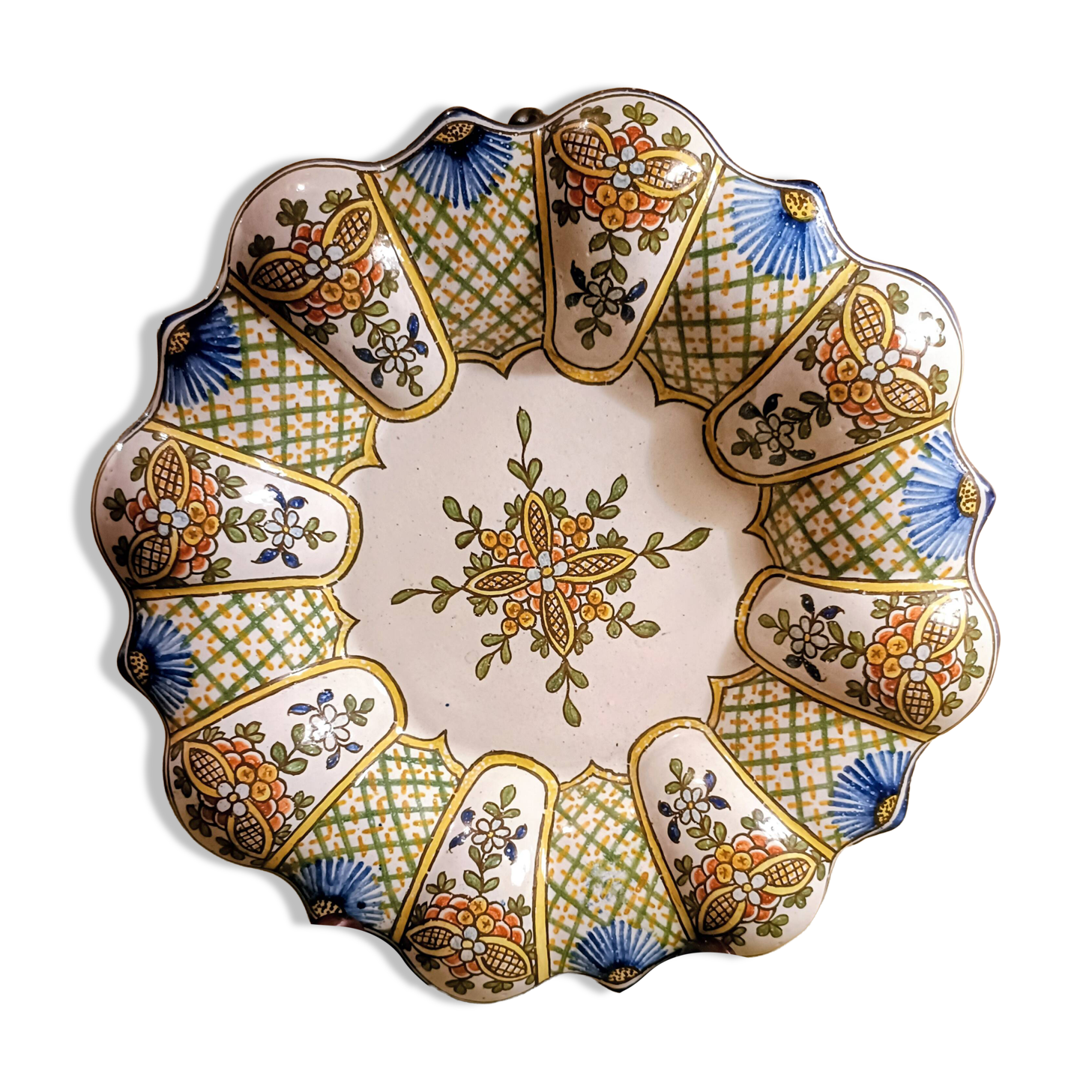 Assiette polylobée faïence de Nevers Antoine Montagnon