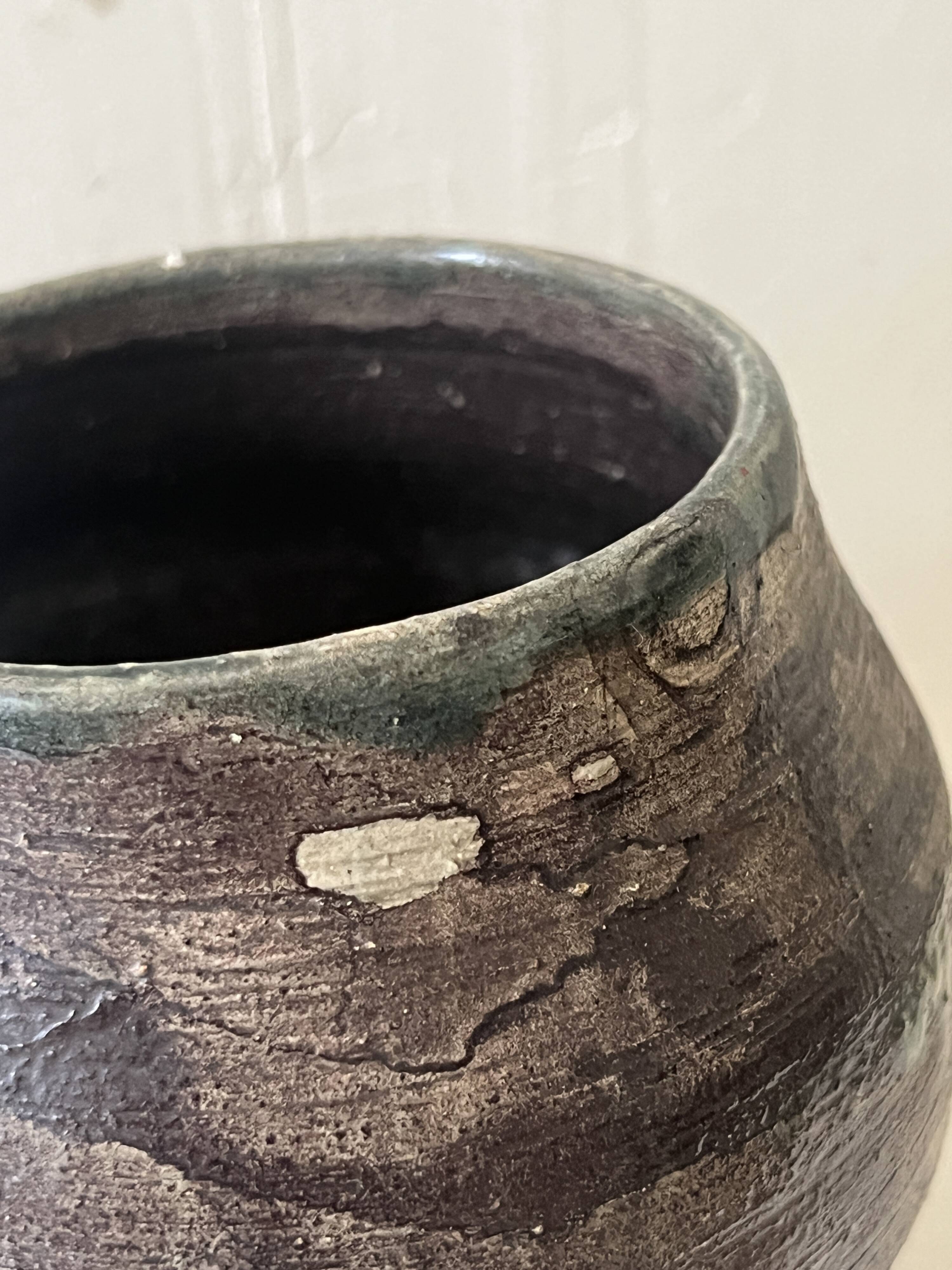Vase céramique d'atelier en gres à décor abstrait et signé