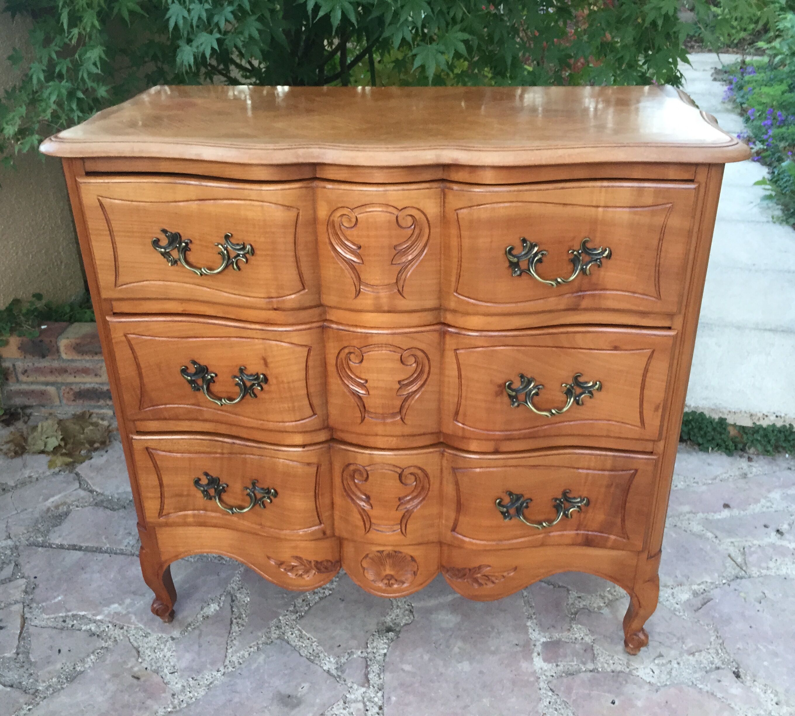 Commode arbalète