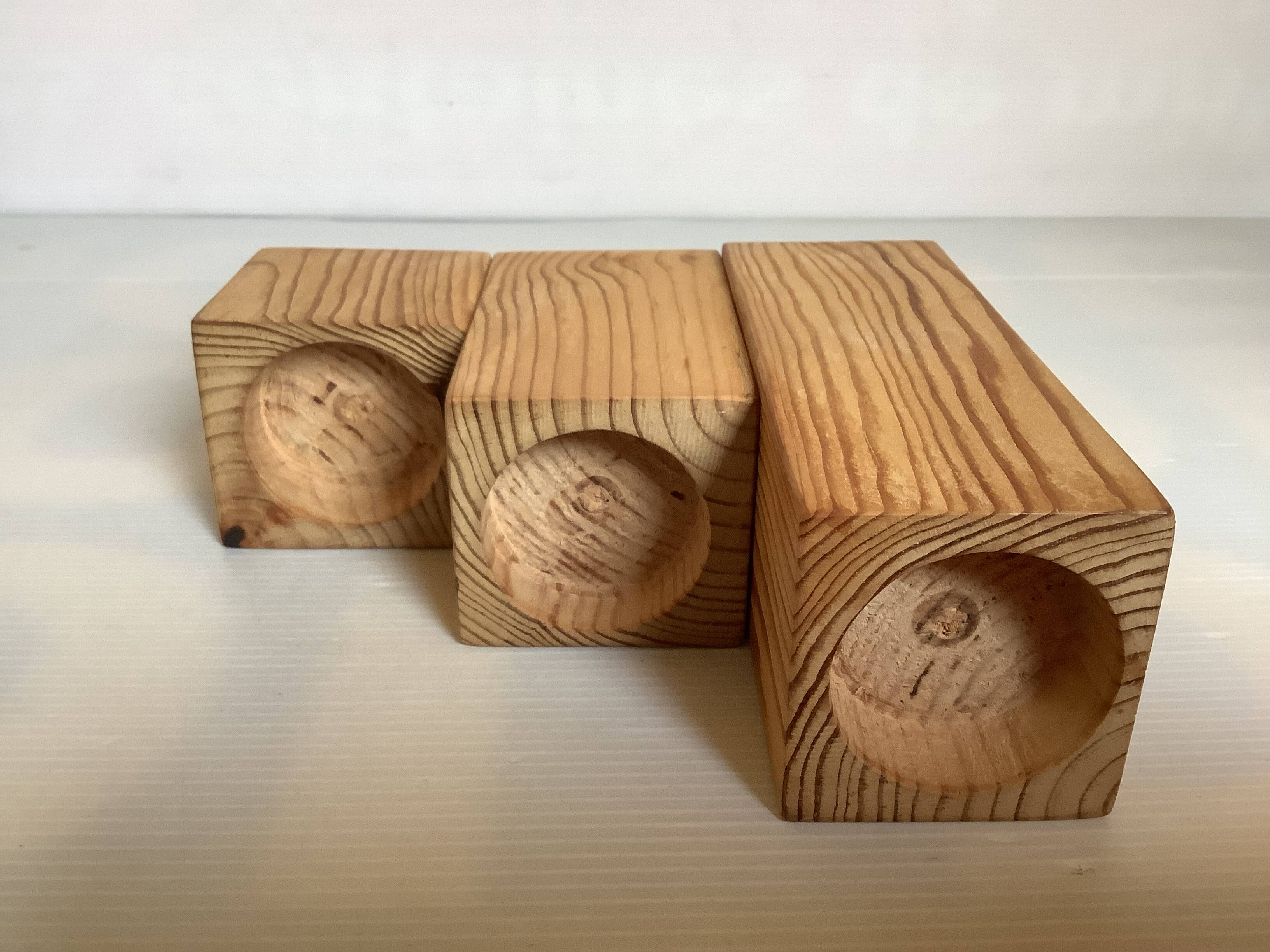 Trio de bougeoirs en bois