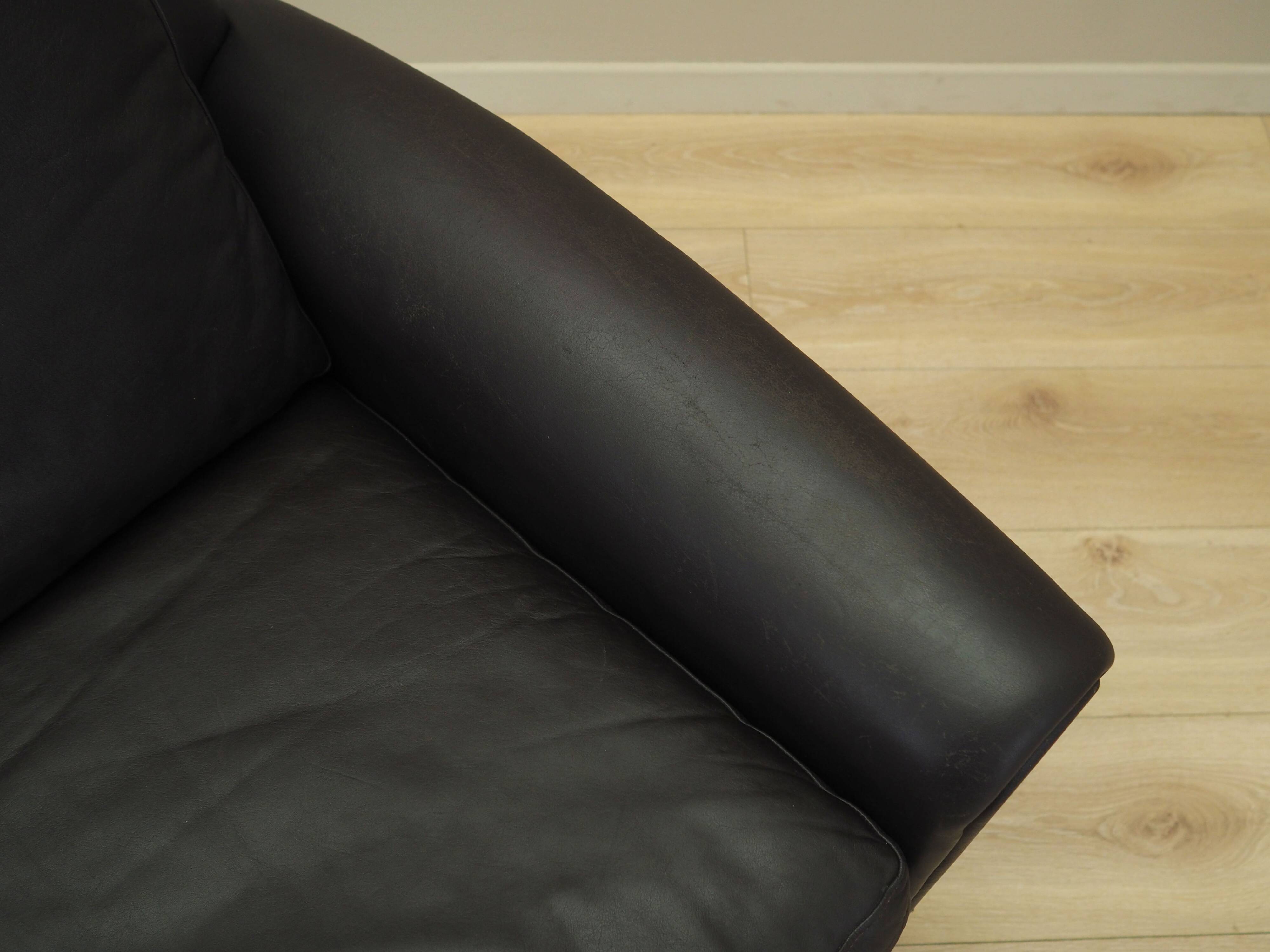 Fauteuil en cuir marron, design danois, années 1960, designer : Aage Christiansen.