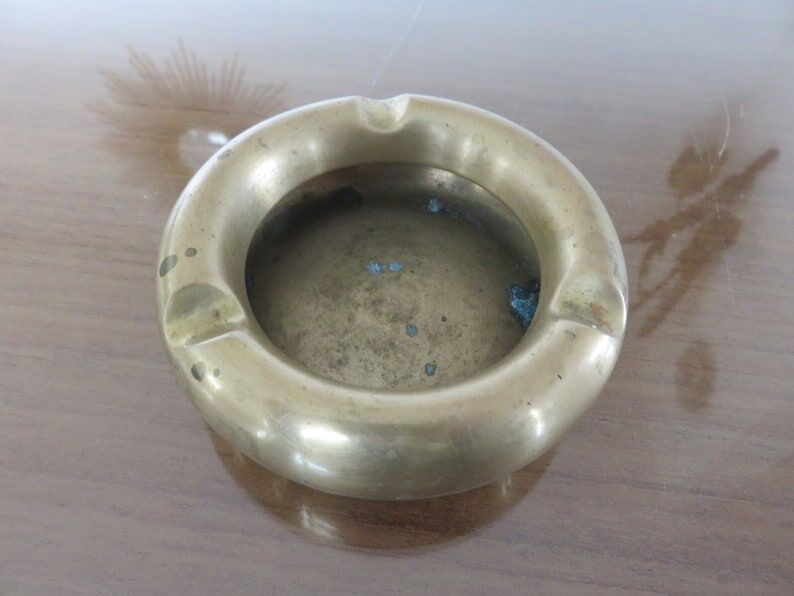 Round brass ashtray 60s 70s