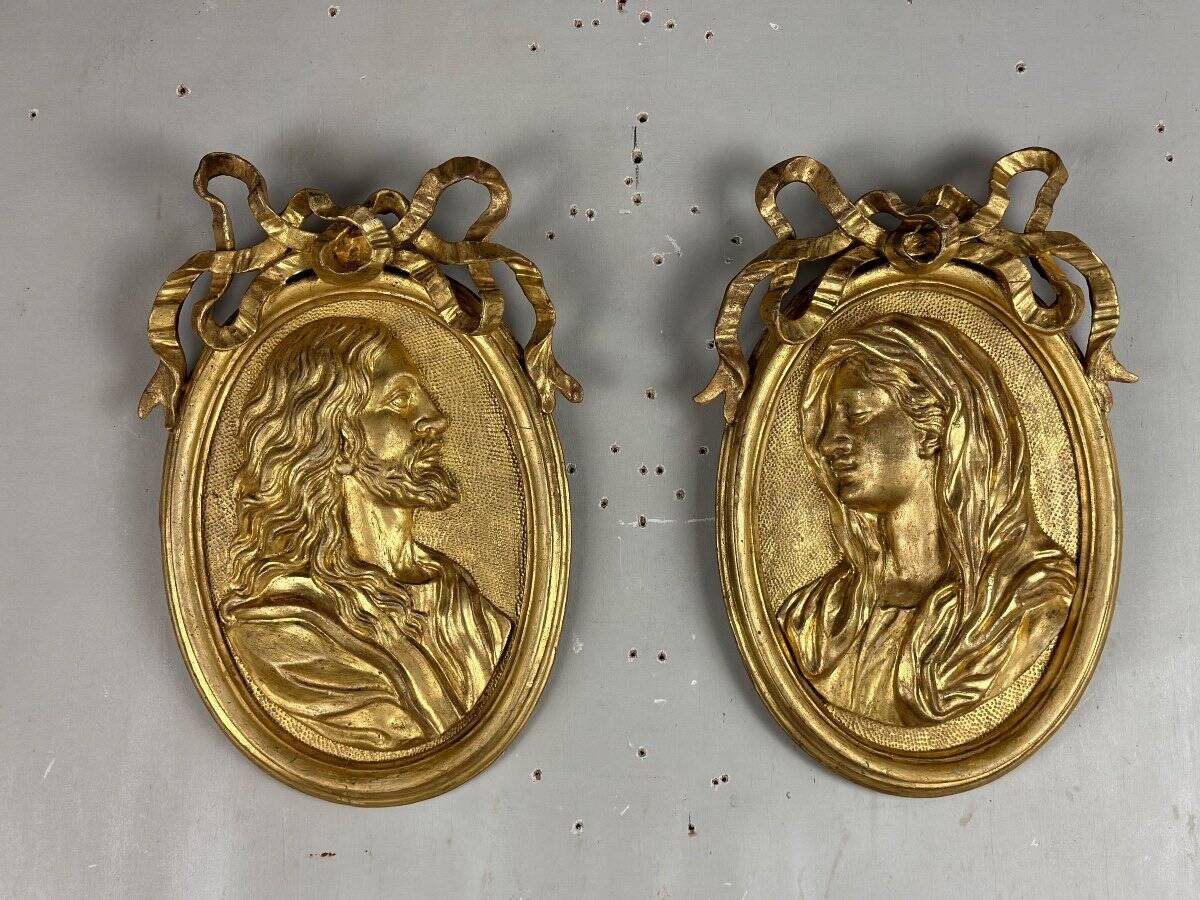 Pair of carved wooden medallions Louis XVI, 18th century