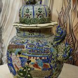 Large covered pot in polychrome earthenware, Asian work from the late 19th century.