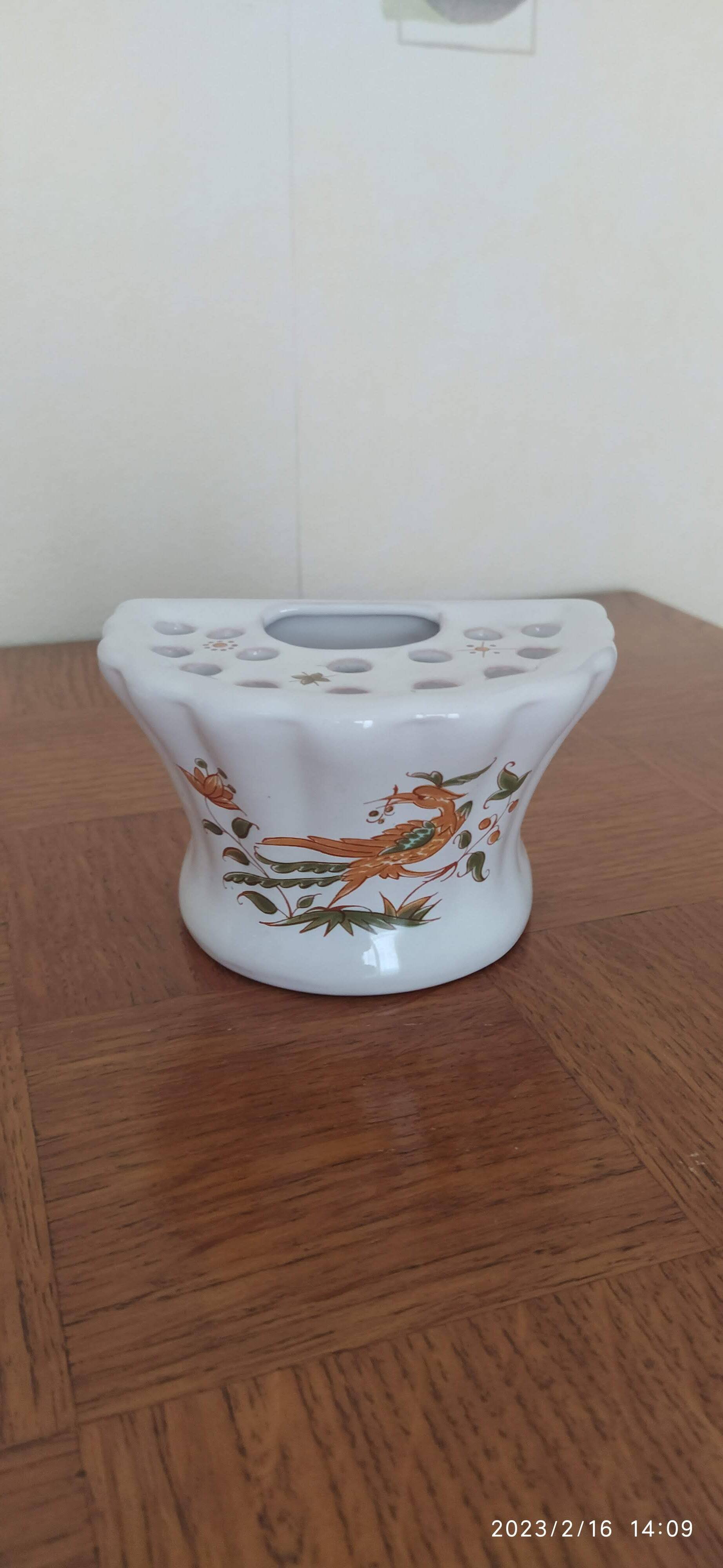 Bouquetiere or flower stick