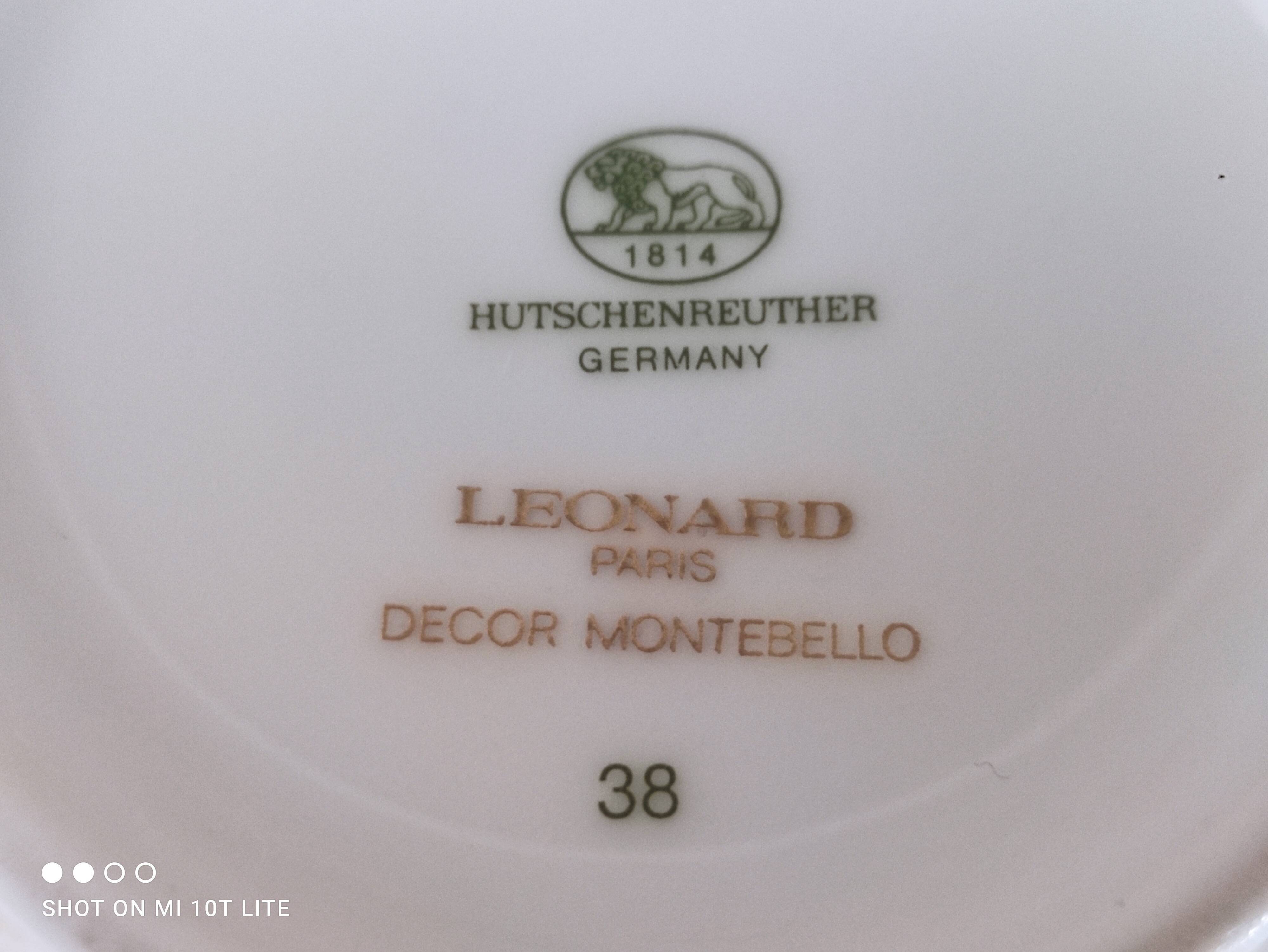 White porcelain vase decoration foliage gold "Léonard Paris" decoration Montebello