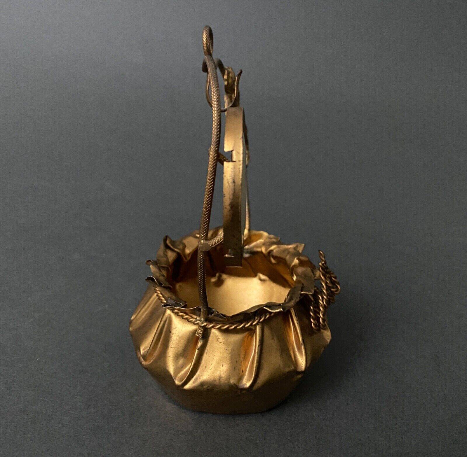 Golden metal basket Napoleon III 19th century foliage decoration religious medallion