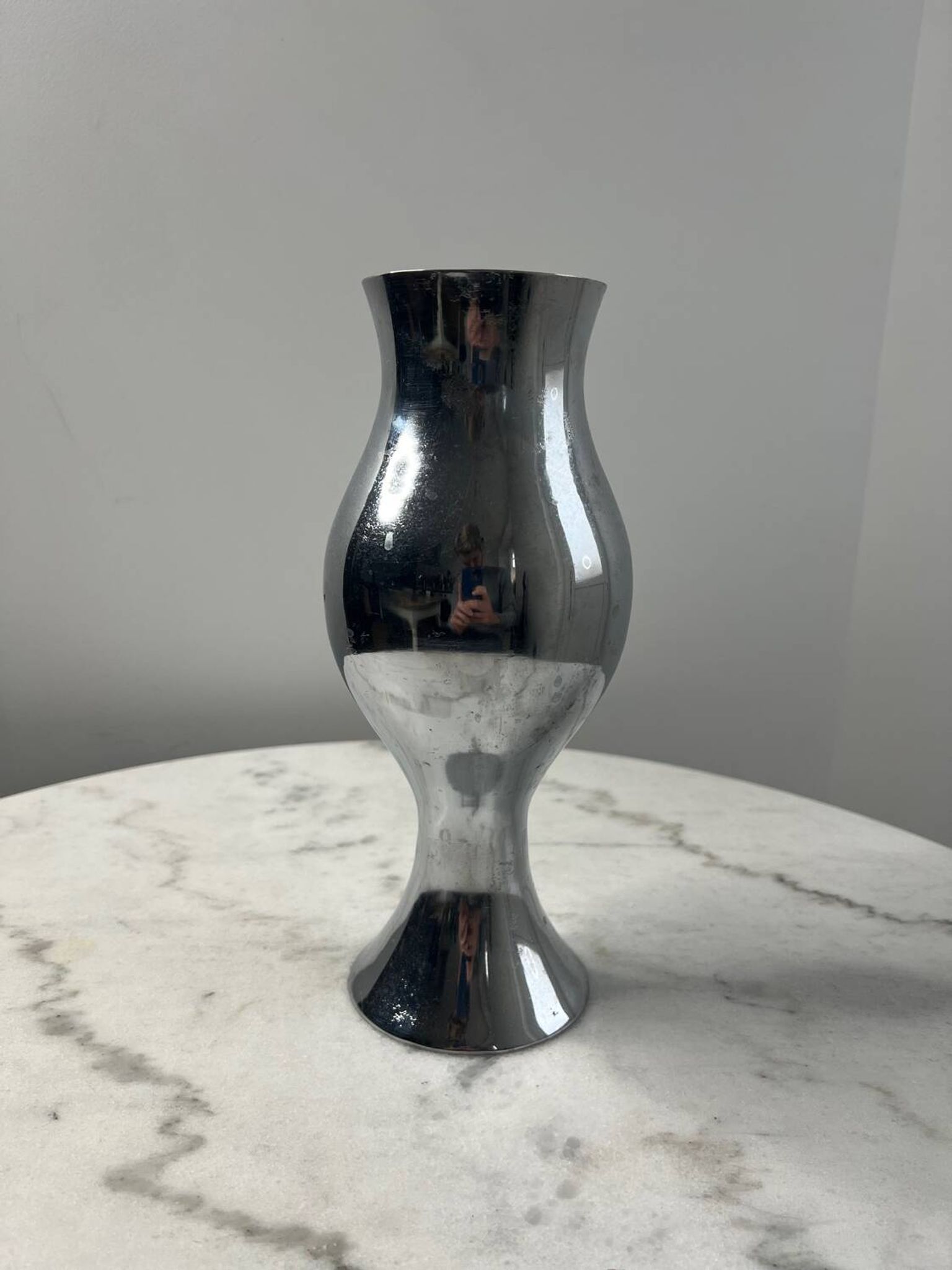 Vase métallique
