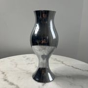 Vase métallique