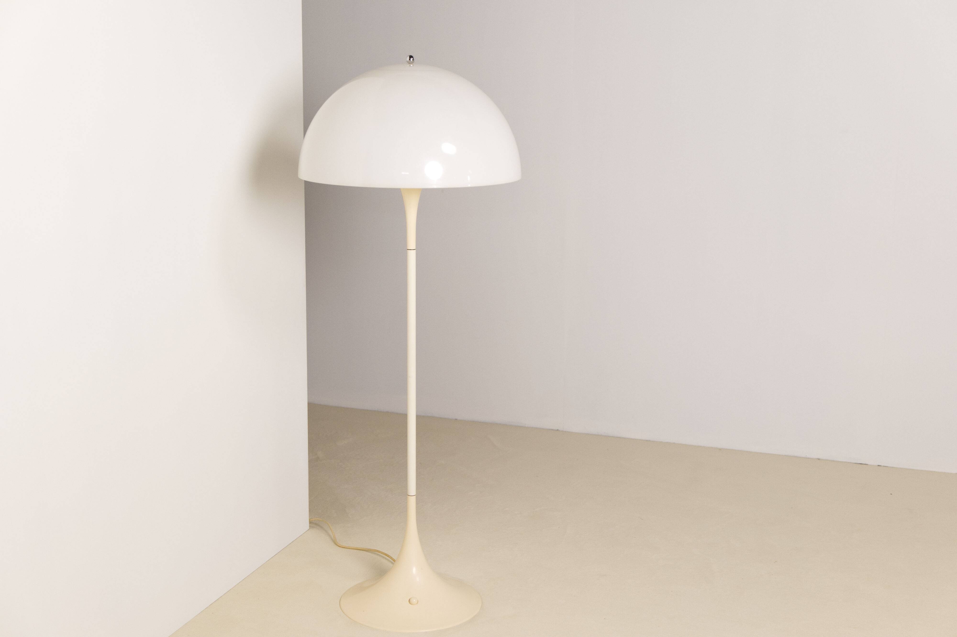 Lampadaire vintage Panthella de Verner Panton, Louis Poulsen, 1984