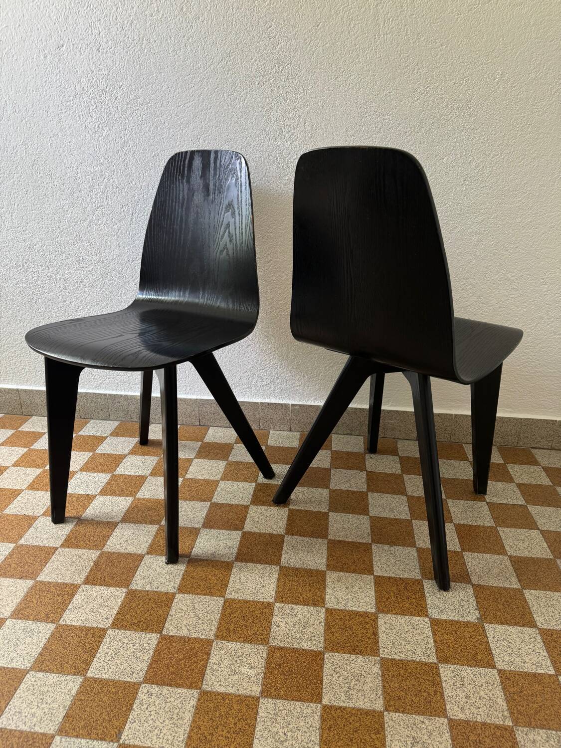 90s designer chairs in lacquered curved wood (X2)