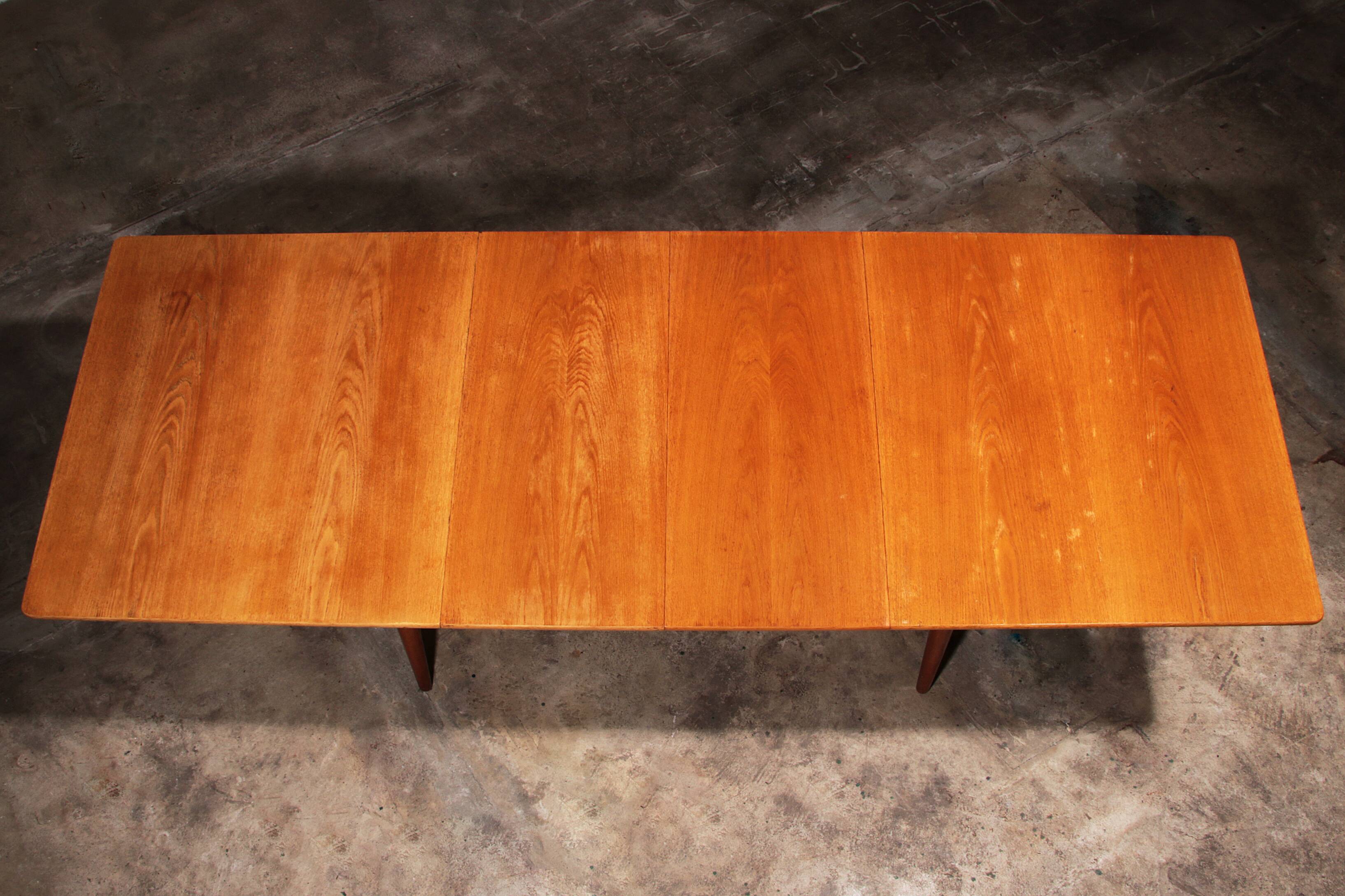 Complete Dining Room Set: 8 Teak CH-29 Sawbuck Chairs & AT 310 Table