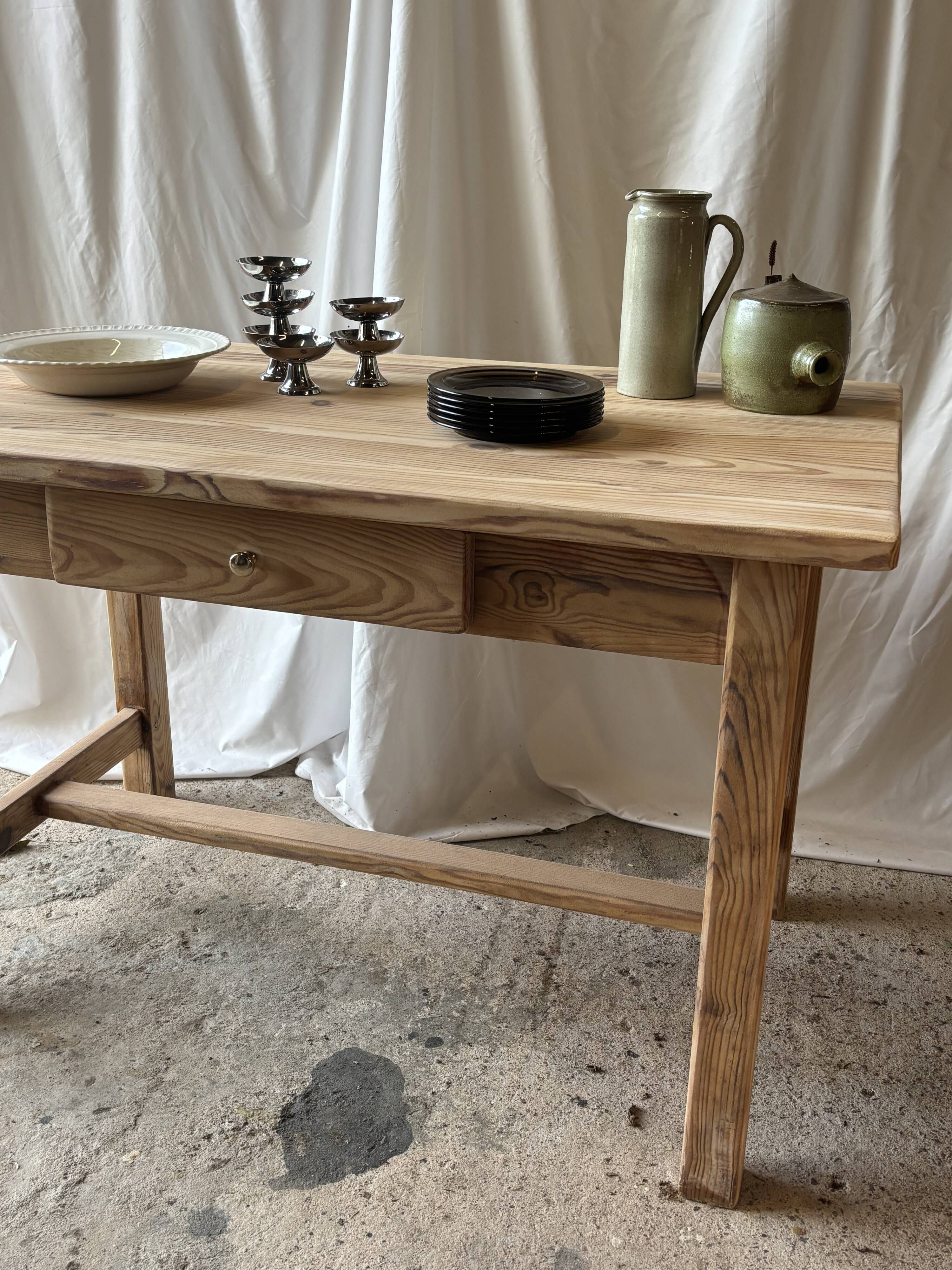 Solid raw pine dining table — 120 cm