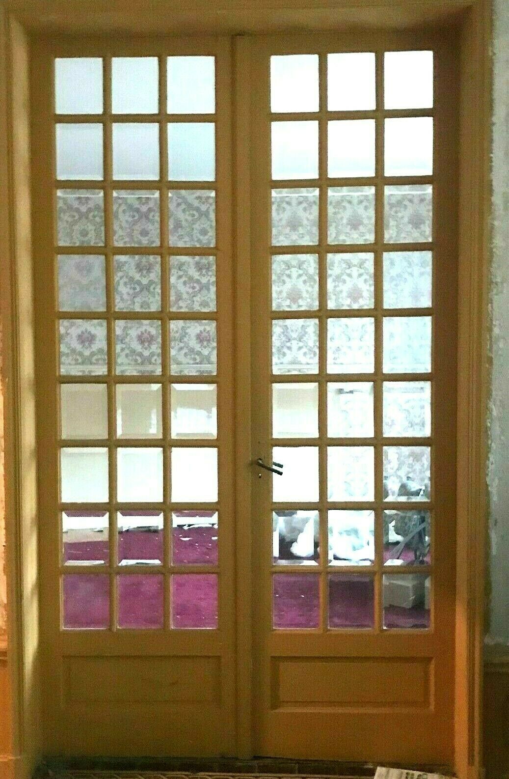 Double separation doors 20th century bevelled tiles