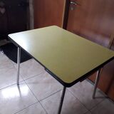 Table en formica jaune vintage