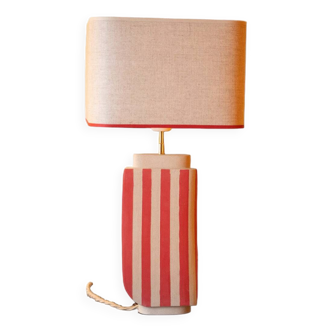 Hepburn table lamp Taupe and red